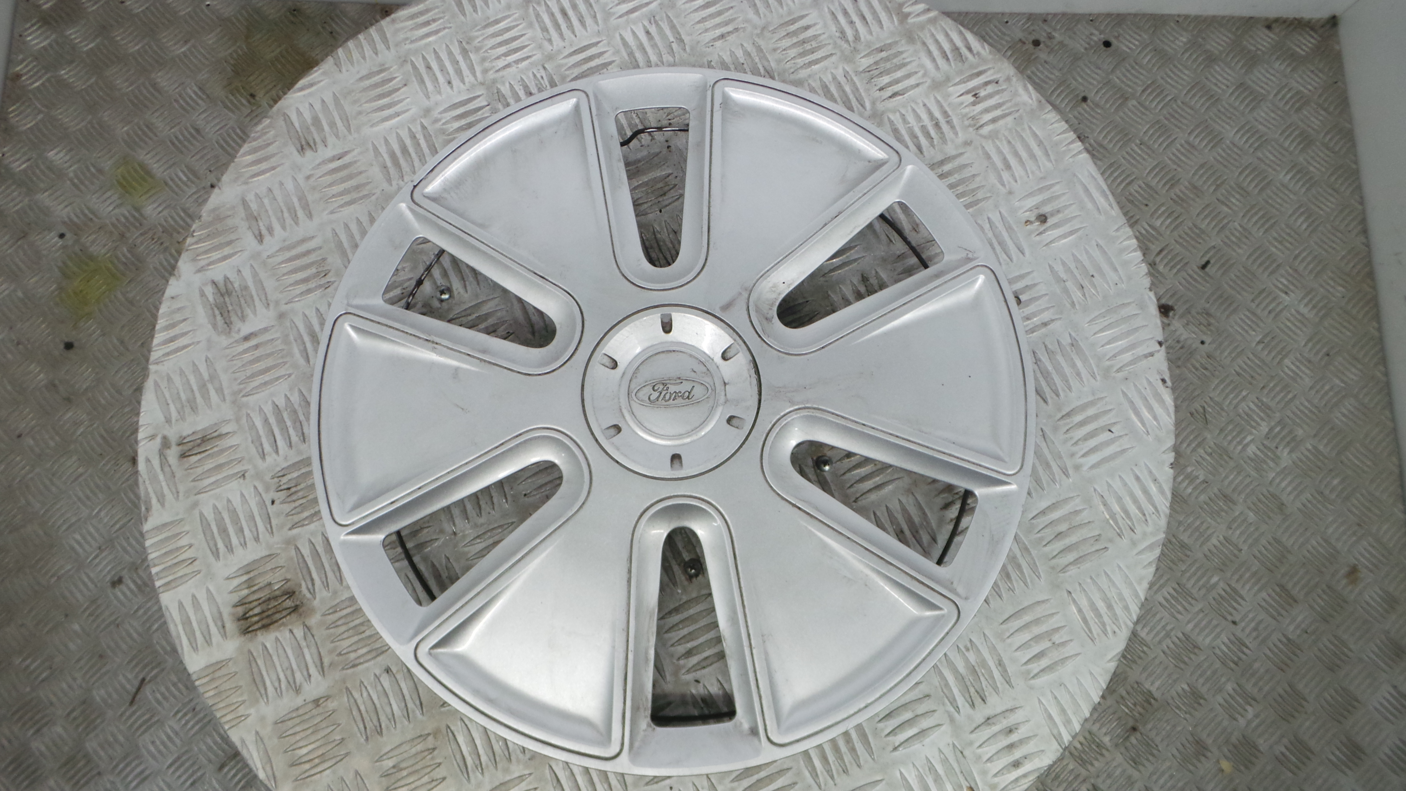 Tampões das rodas 6S61-1130-AA - FORD FIESTA V (JH_, JD_)-33657523