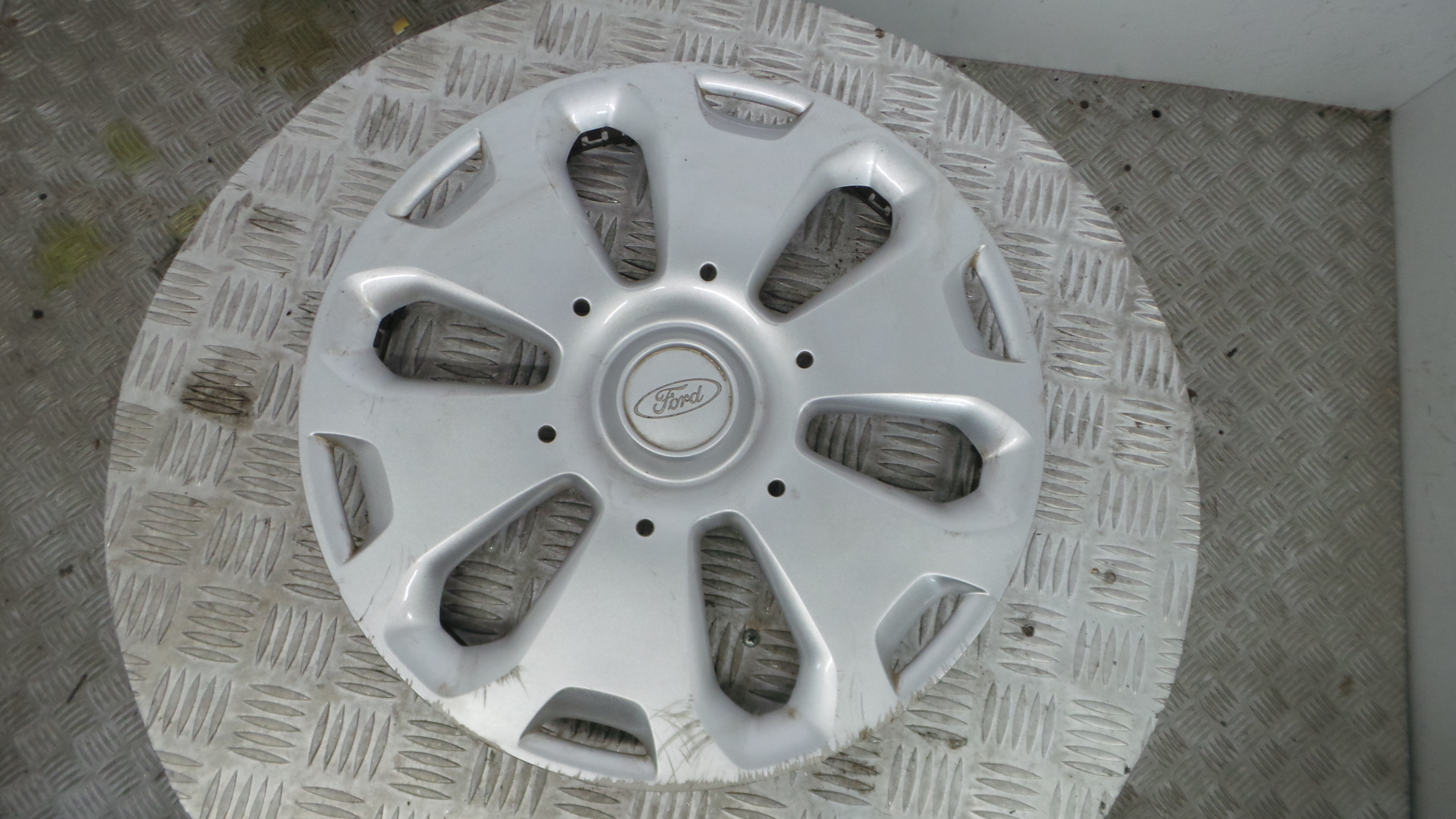 Tampões das rodas 8V21-1130-EA - FORD FIESTA VI (CB1, CCN)-33657529