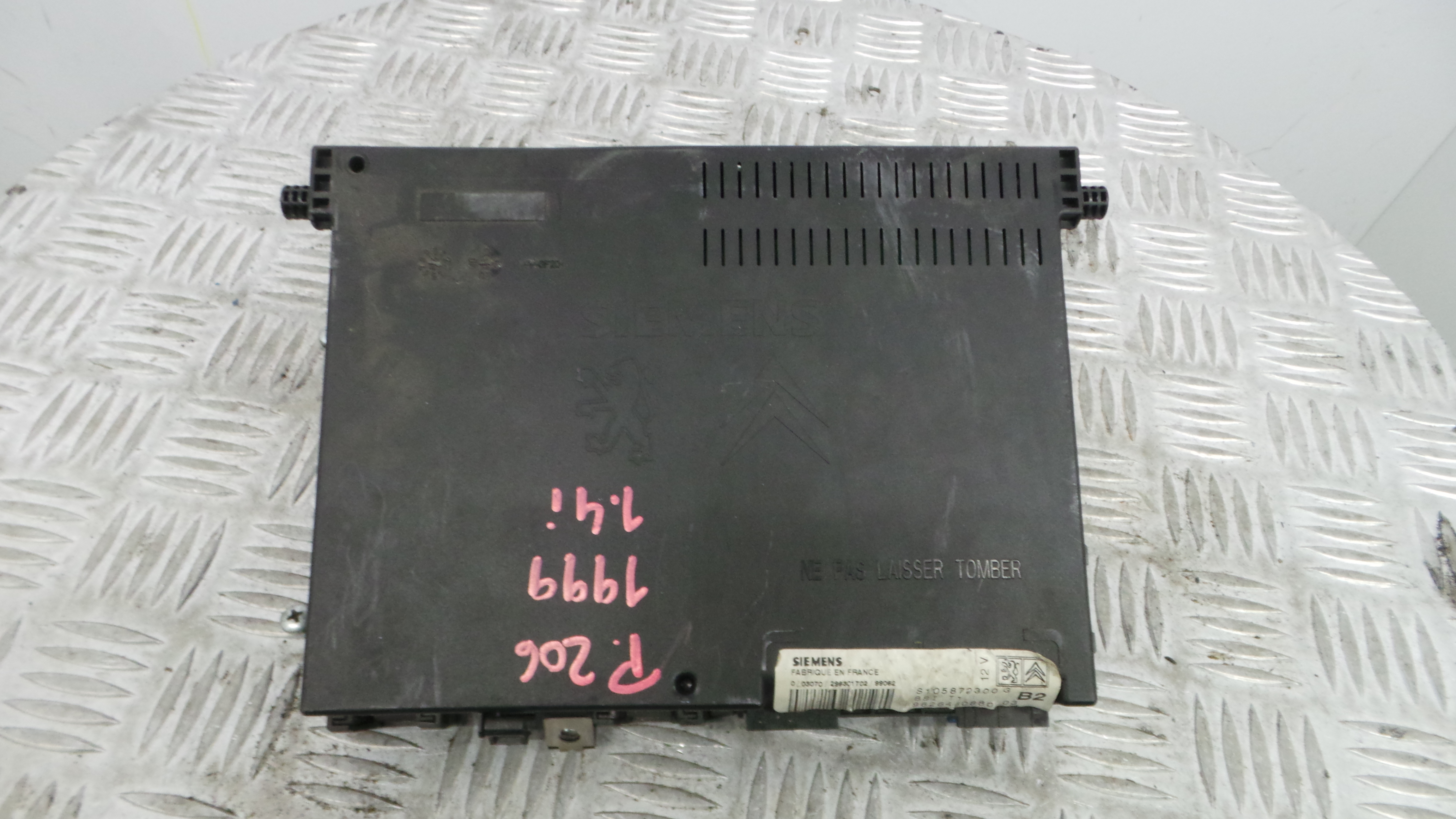 Caixa dos Fusíveis / BSI / UCH / SAM 9626460880 - PEUGEOT 206 Hatchback (2A/C)-33657544