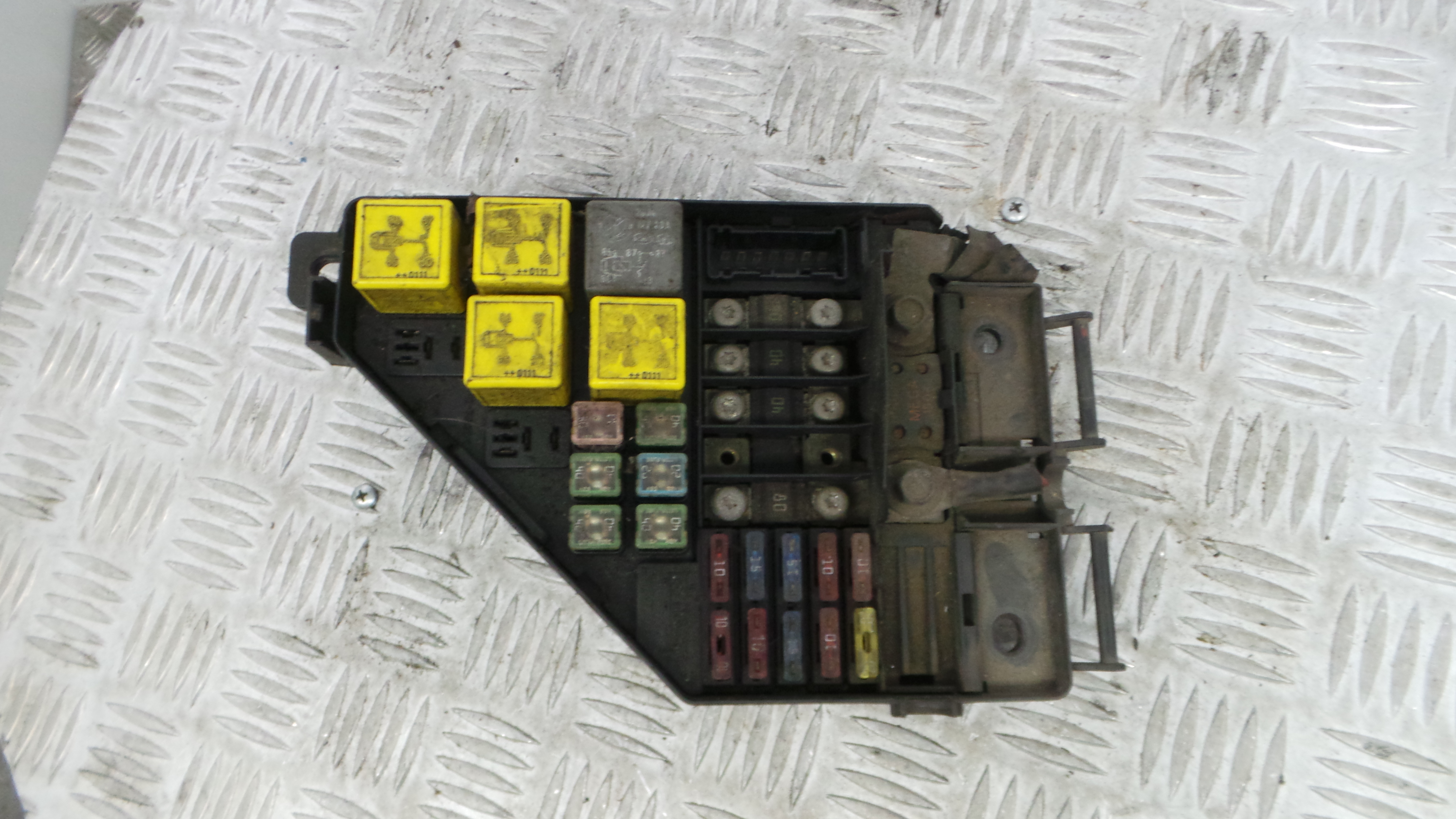 Caixa dos Fusíveis / BSI / UCH / SAM YQE103730 - ROVER 25 I Hatchback (RF)-33657585 Caixa dos Fusíveis / BSI / UCH / SAM YQE103730 - ROVER 25 I Hatchback (RF)-33657585