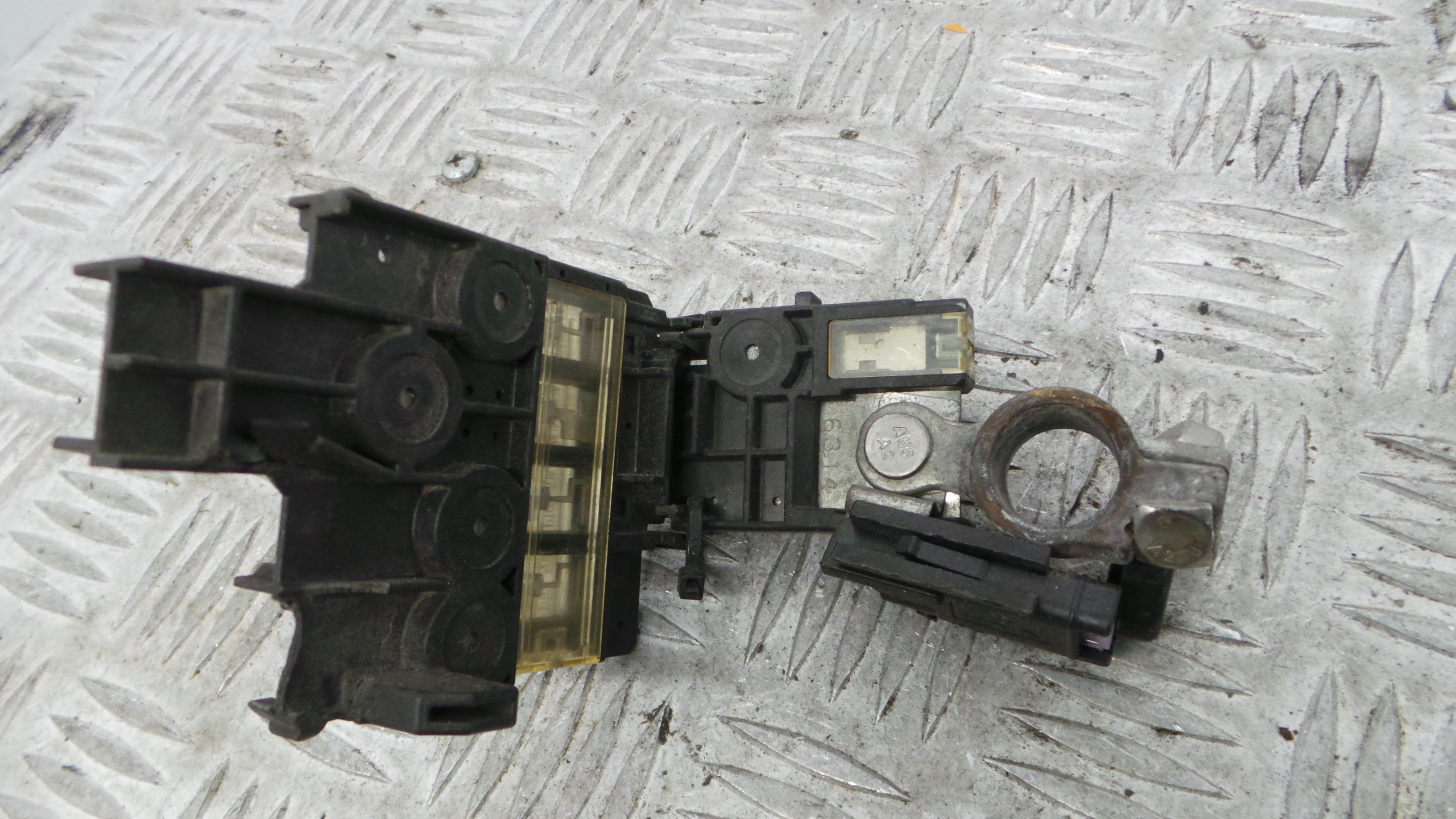 Caixa dos Fusíveis / BSI / UCH / SAM - FORD FIESTA VI (CB1, CCN)-33657603 Caixa dos Fusíveis / BSI / UCH / SAM - FORD FIESTA VI (CB1, CCN)-33657603