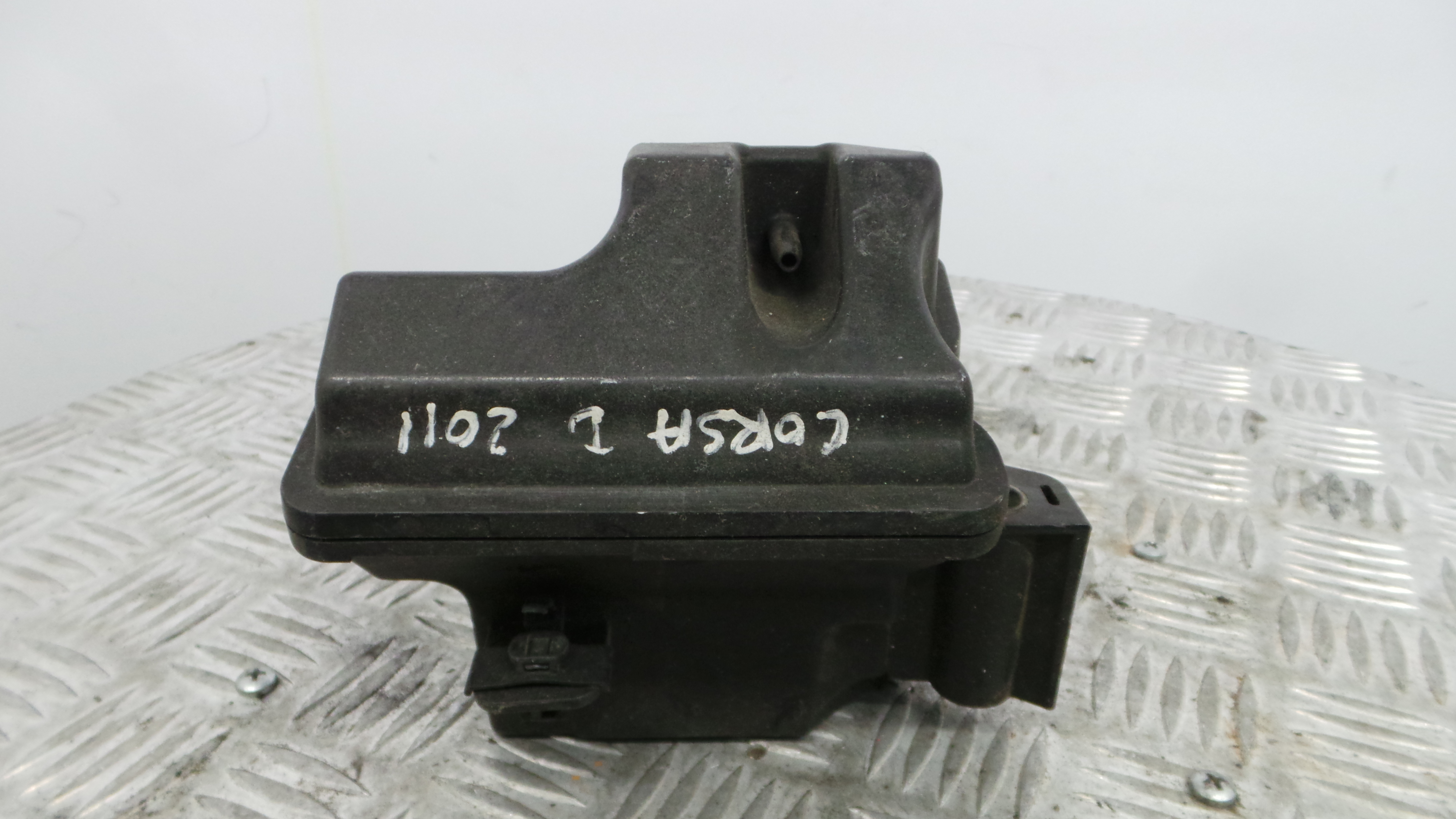 Atuador de vácuo 55571341 - OPEL CORSA D (S07)-33657629