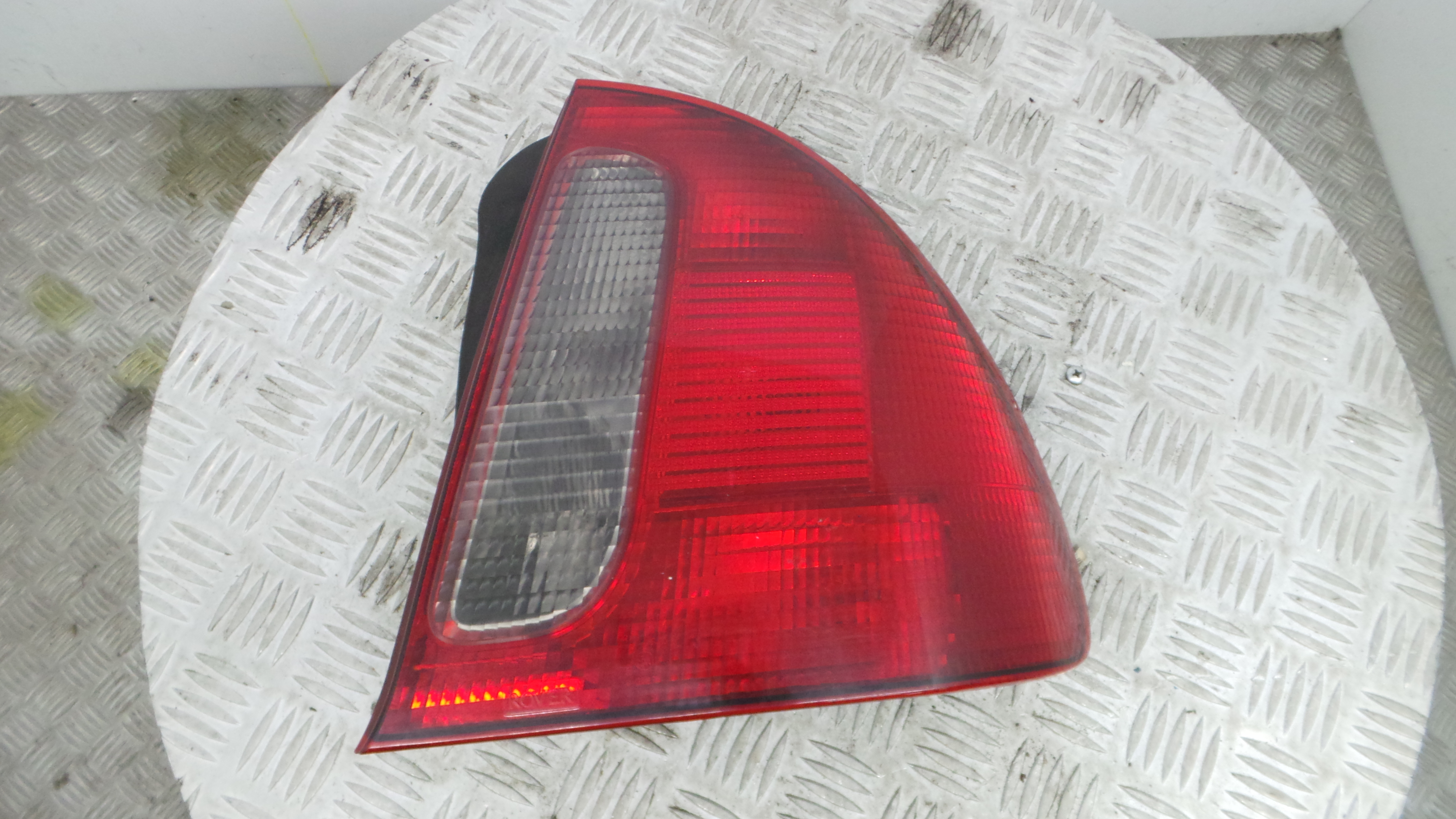 Farolim Stop Dto XFB101000 - ROVER 400 II (RT)-33657808 Farolim Stop Dto XFB101000 - ROVER 400 II (RT)-33657808