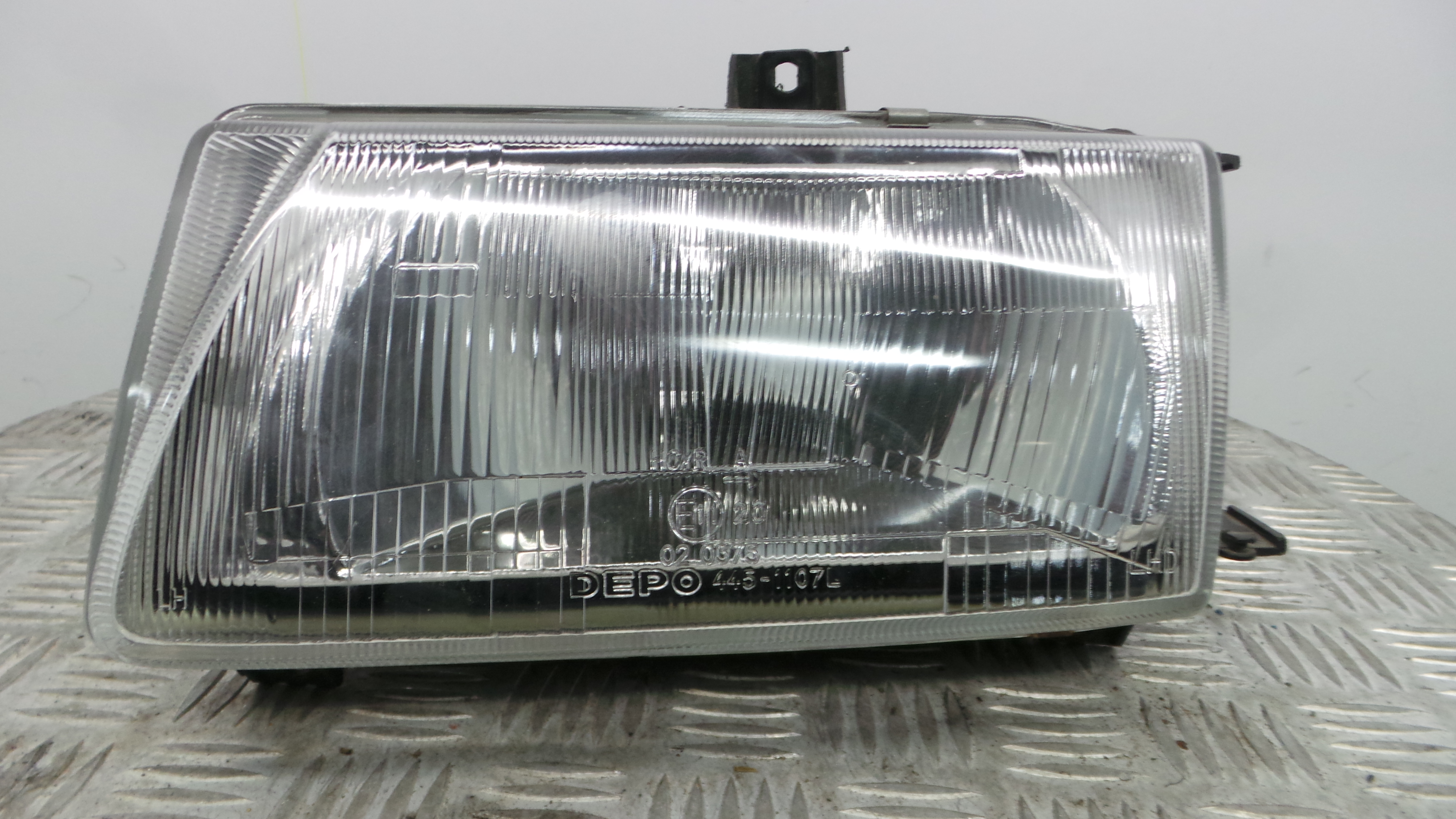 Ótica Esq 445-1107L - VW POLO III (6N1)-33658186 Ótica Esq 445-1107L - VW POLO III (6N1)-33658186