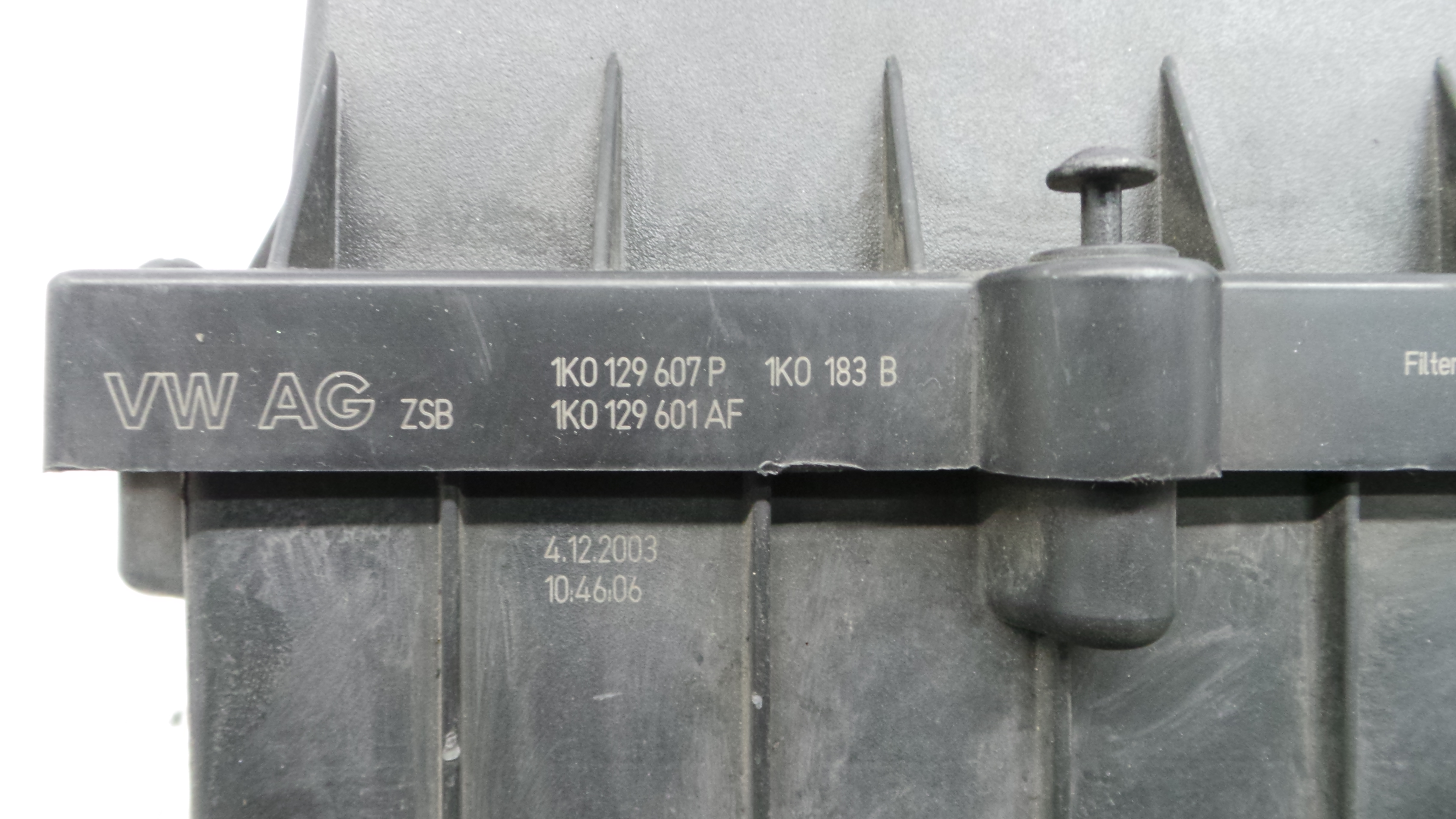 Caixa Filtro de Ar  1K0129607P - AUDI A3 (8P1)-33658377