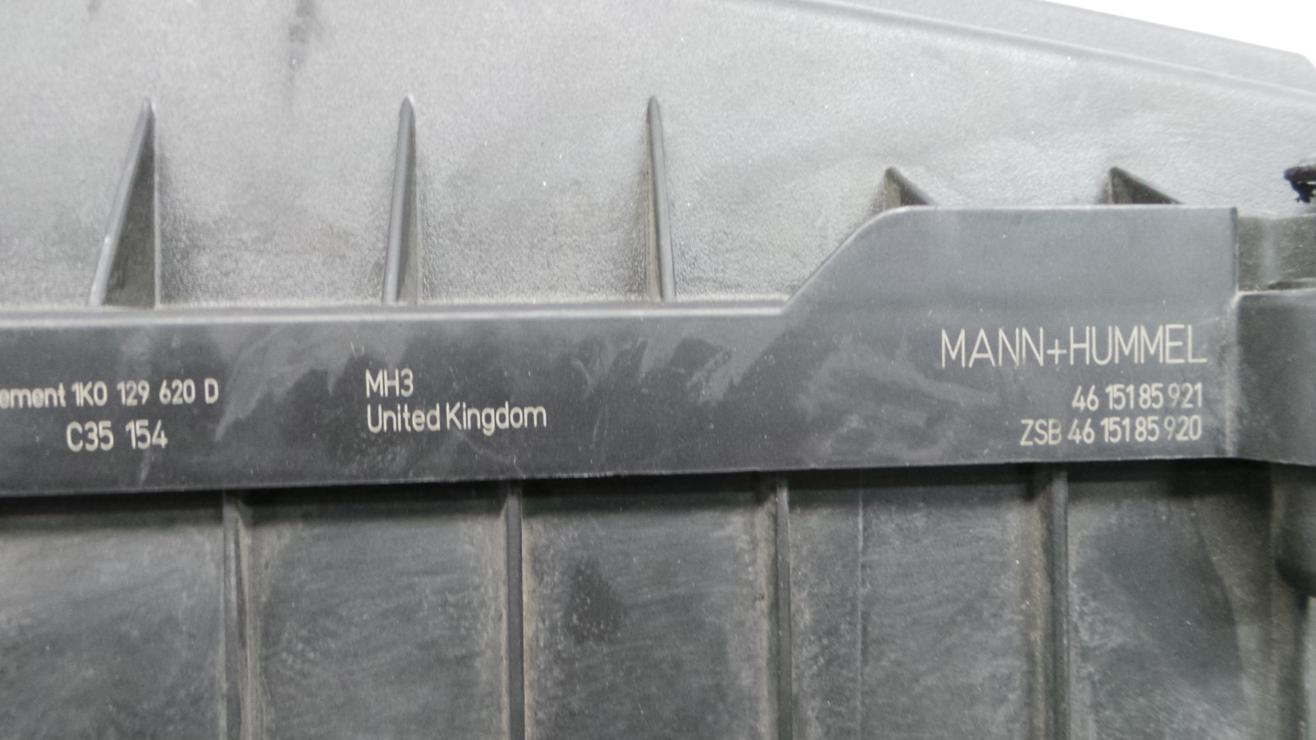 Caixa Filtro de Ar  1K0129607P - AUDI A3 (8P1)-33658377