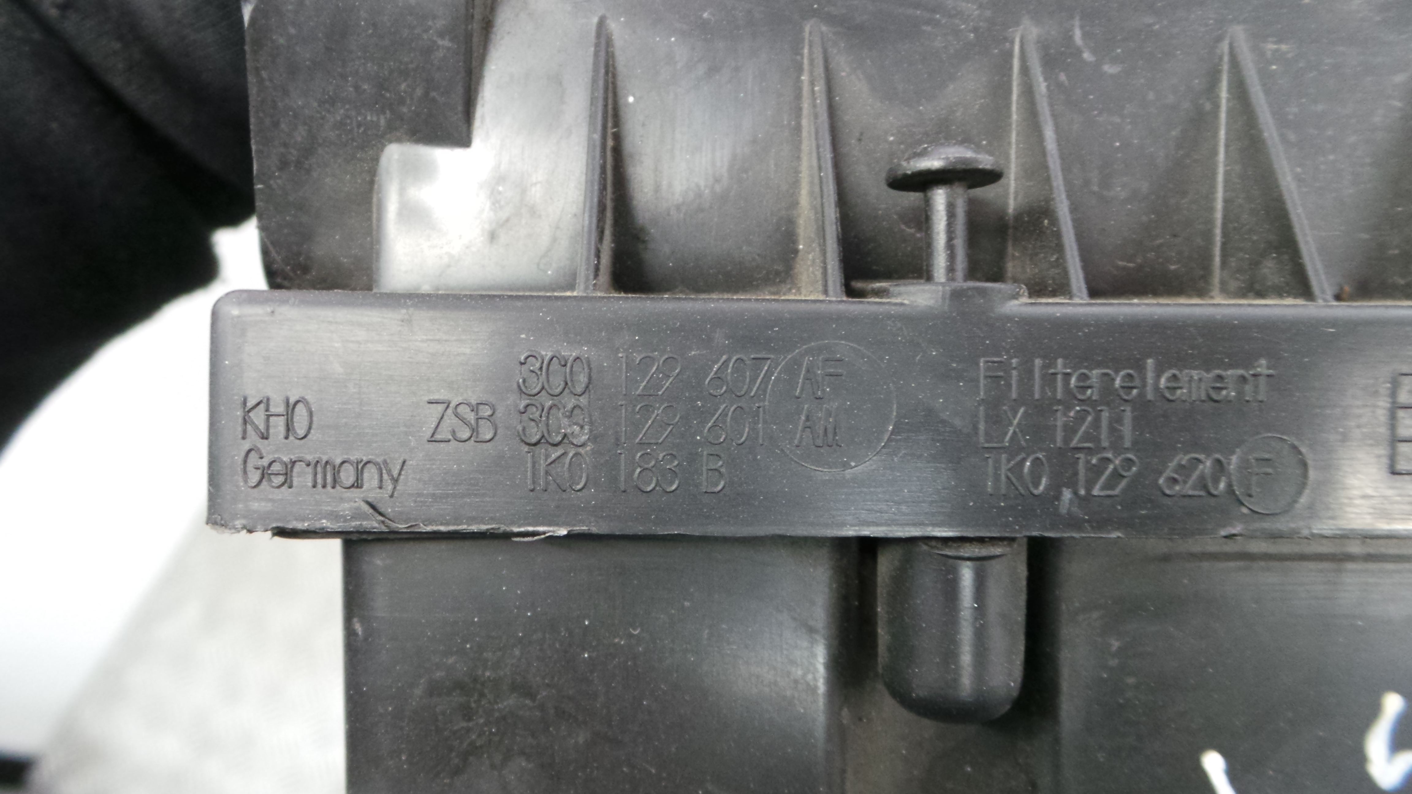 Caixa Filtro de Ar 3C0129607AF - VW GOLF V (1K1)-33658445