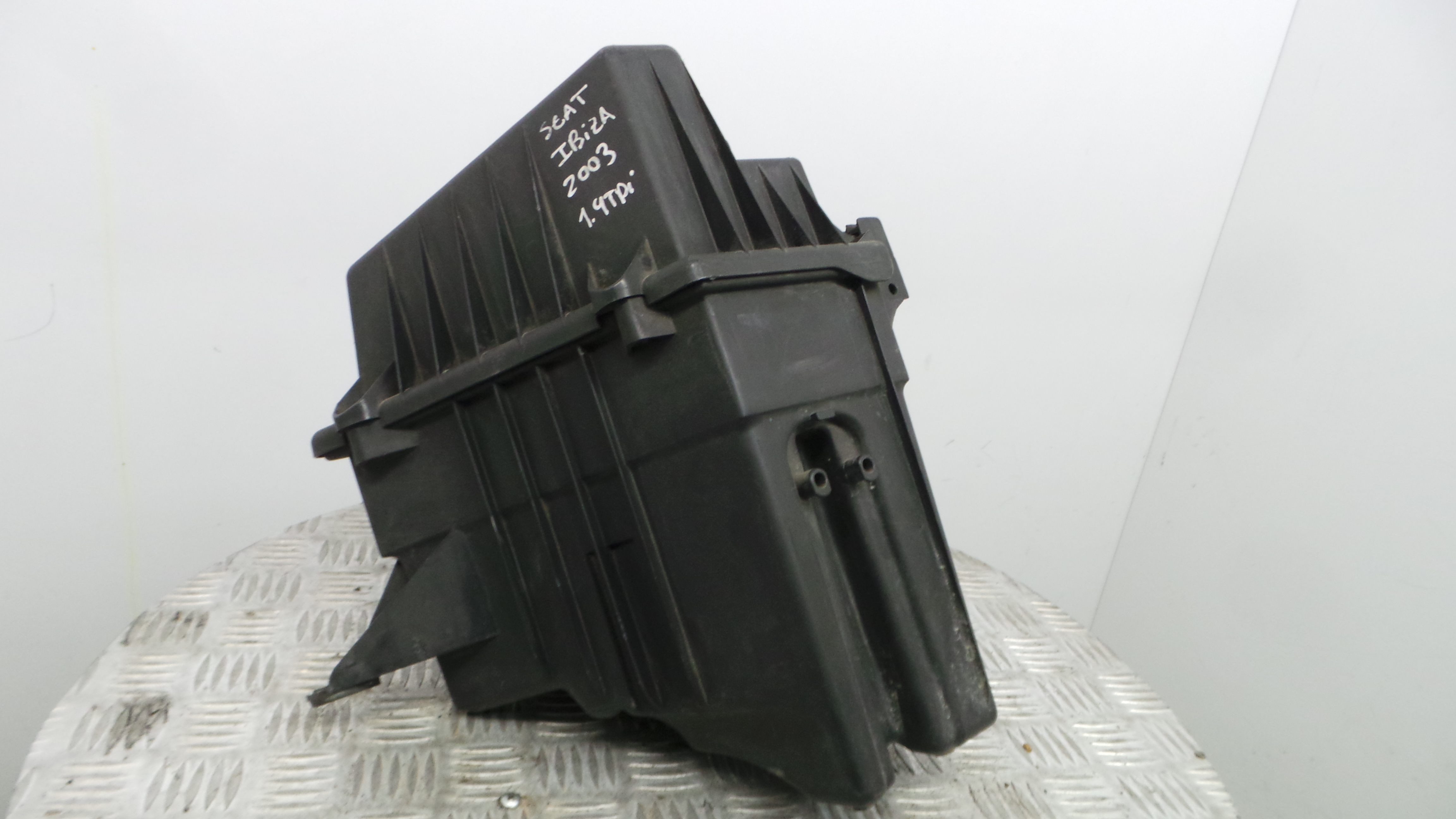 Caixa Filtro de Ar  6Q0129601AR - SEAT IBIZA III (6L1), IBIZA Mk III (6L1)-33658596