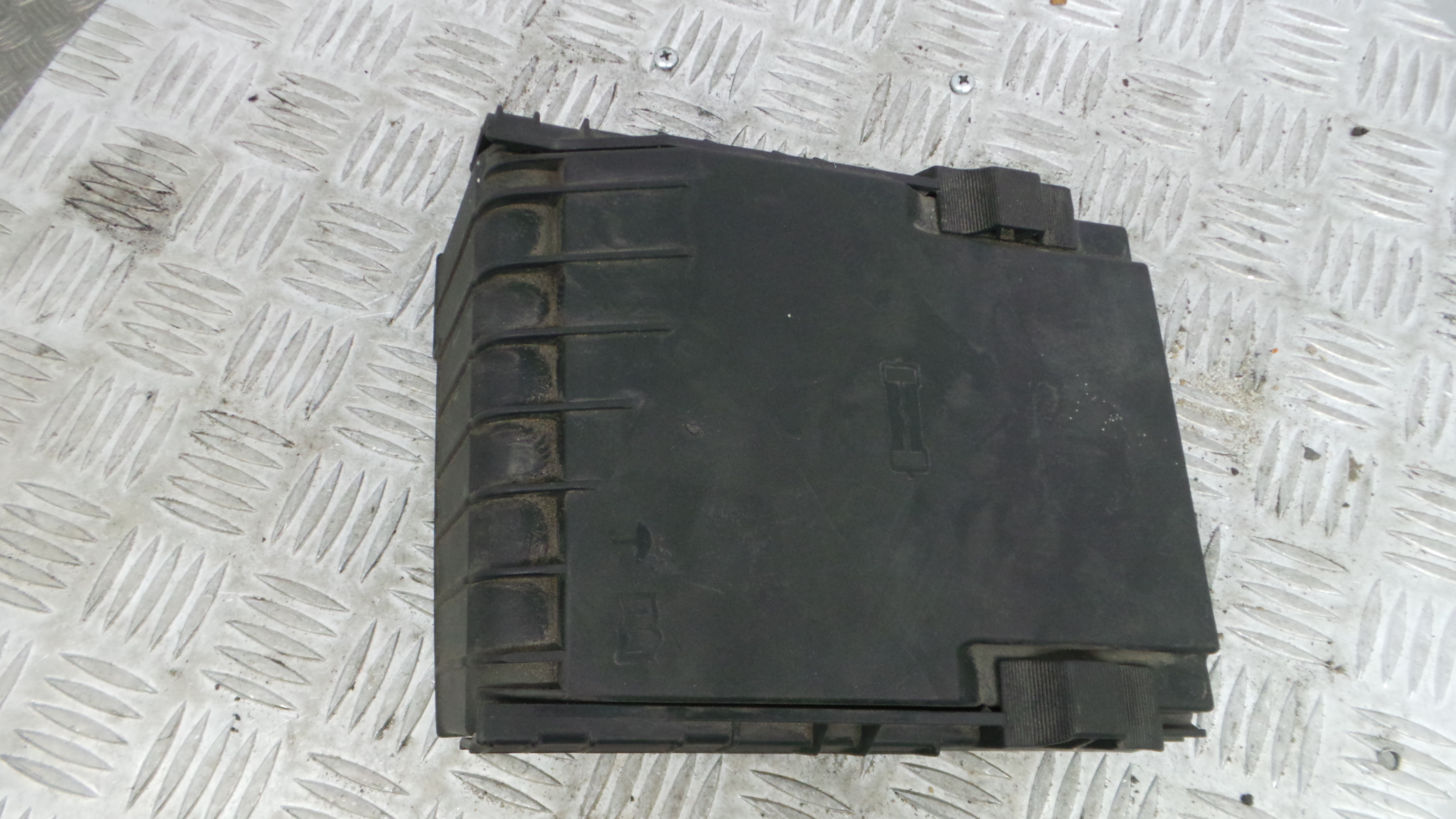 Tampa da Caixa dos Fusíveis 1K0937132F - AUDI A3 (8P1)-33659074