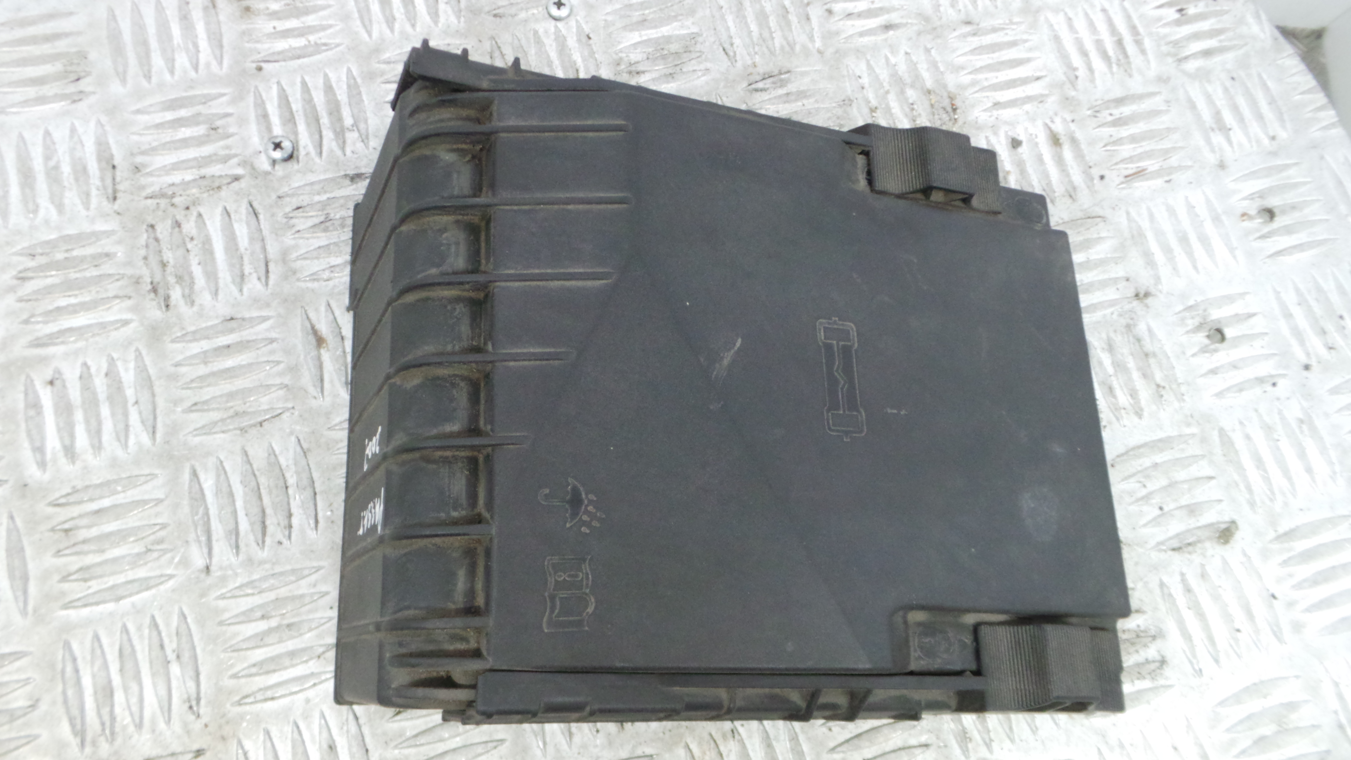 Tampa da Caixa dos Fusíveis 1K0937132F - VW PASSAT B6 (3C2)-33659176 Tampa da Caixa dos Fusíveis 1K0937132F - VW PASSAT B6 (3C2)-33659176
