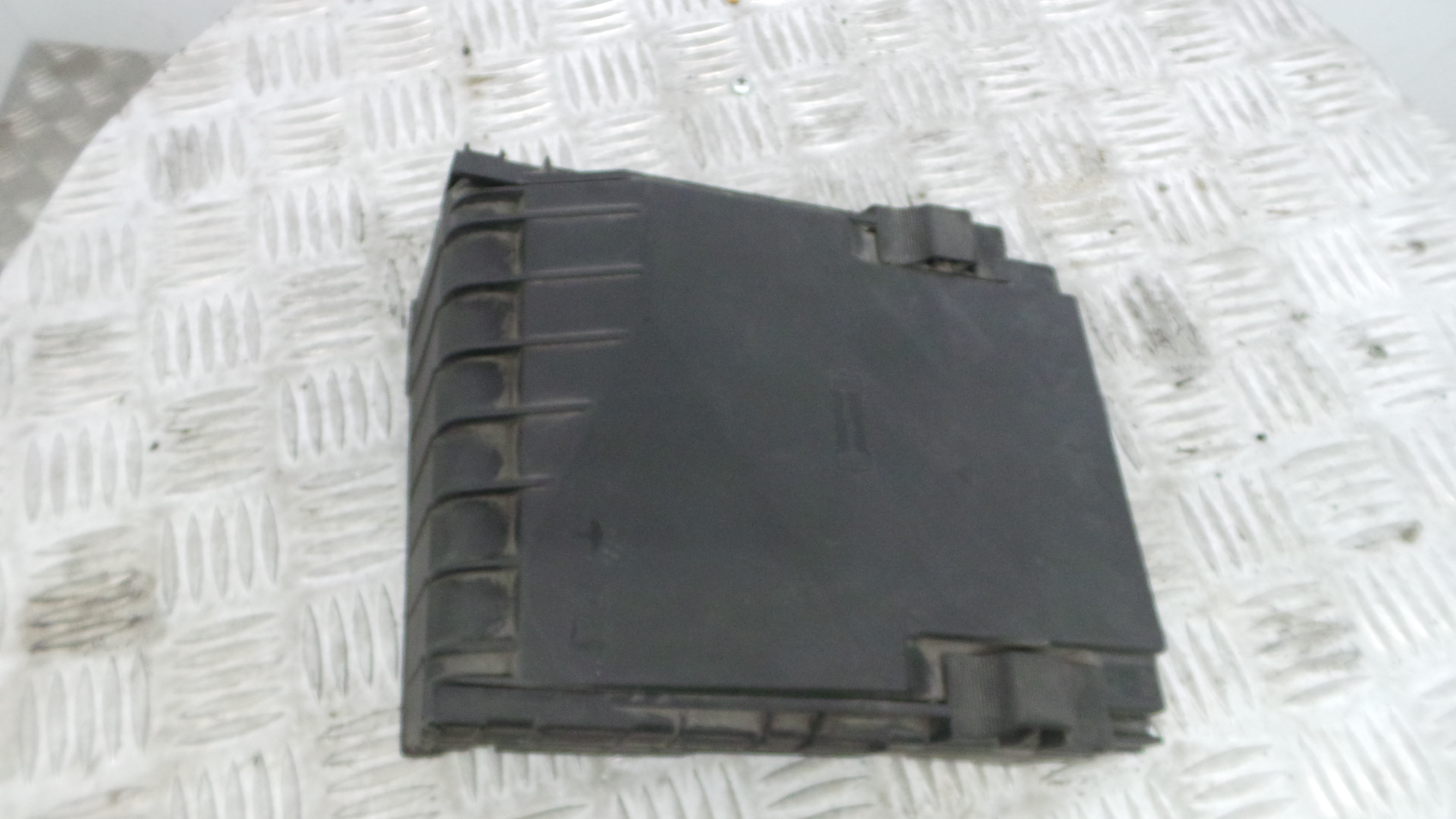 Tampa da Caixa dos Fusíveis 1K0937132F - VW PASSAT B6 (3C2)-33659179 Tampa da Caixa dos Fusíveis 1K0937132F - VW PASSAT B6 (3C2)-33659179