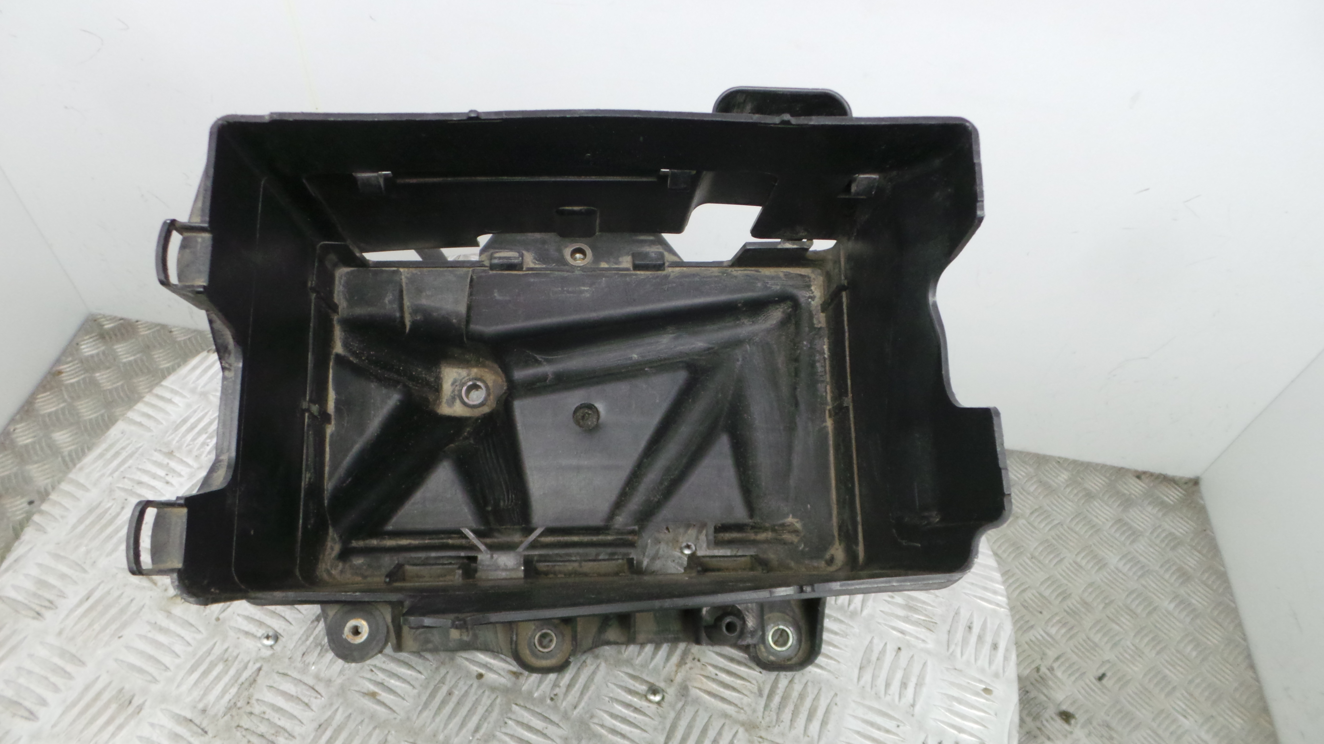 Base da Bateria 6Q0915331D - VW POLO (9N_, 9A_)-33659217