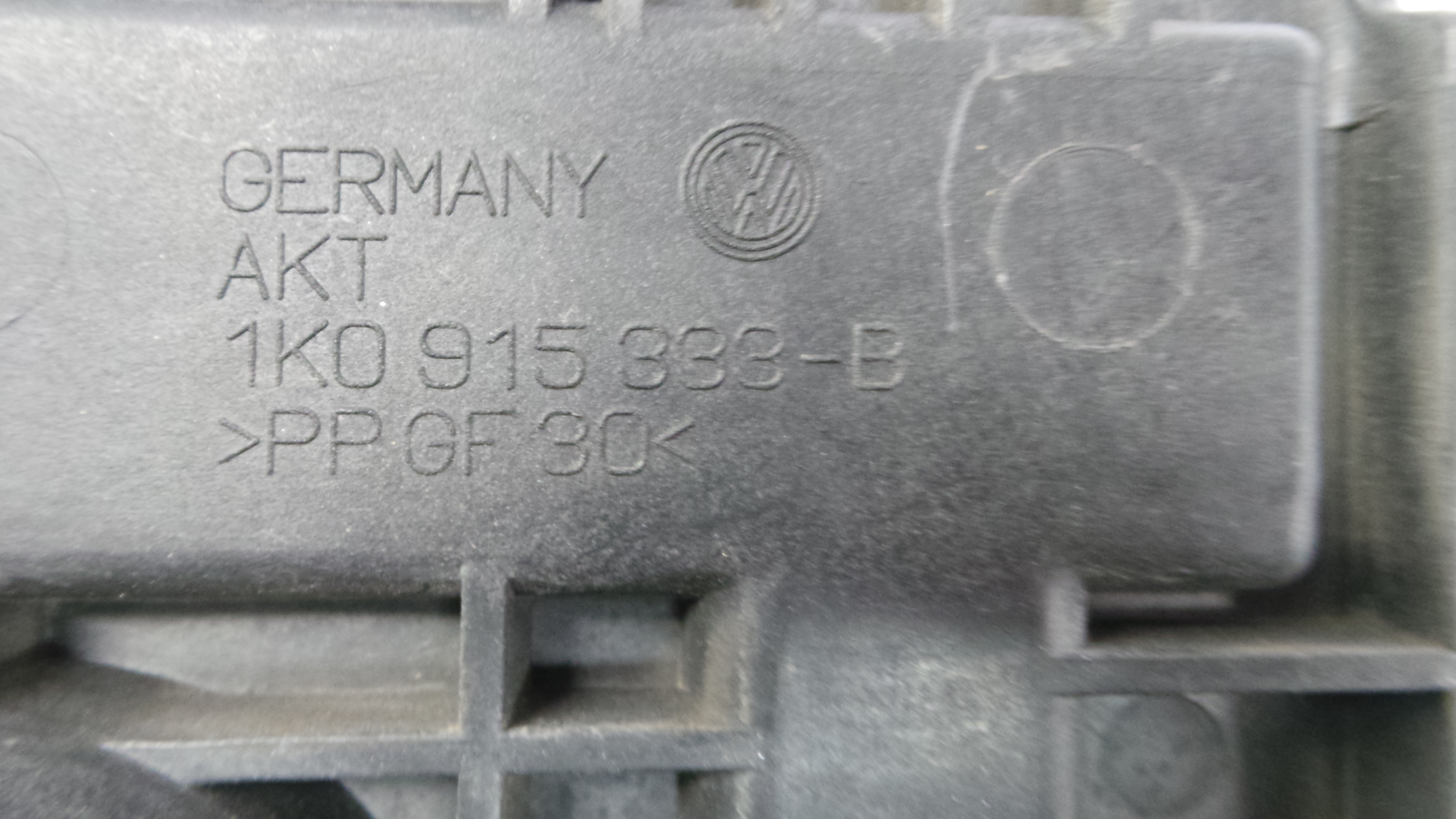 Base da Bateria 1K0915333B - AUDI A3 (8P1)-33659259