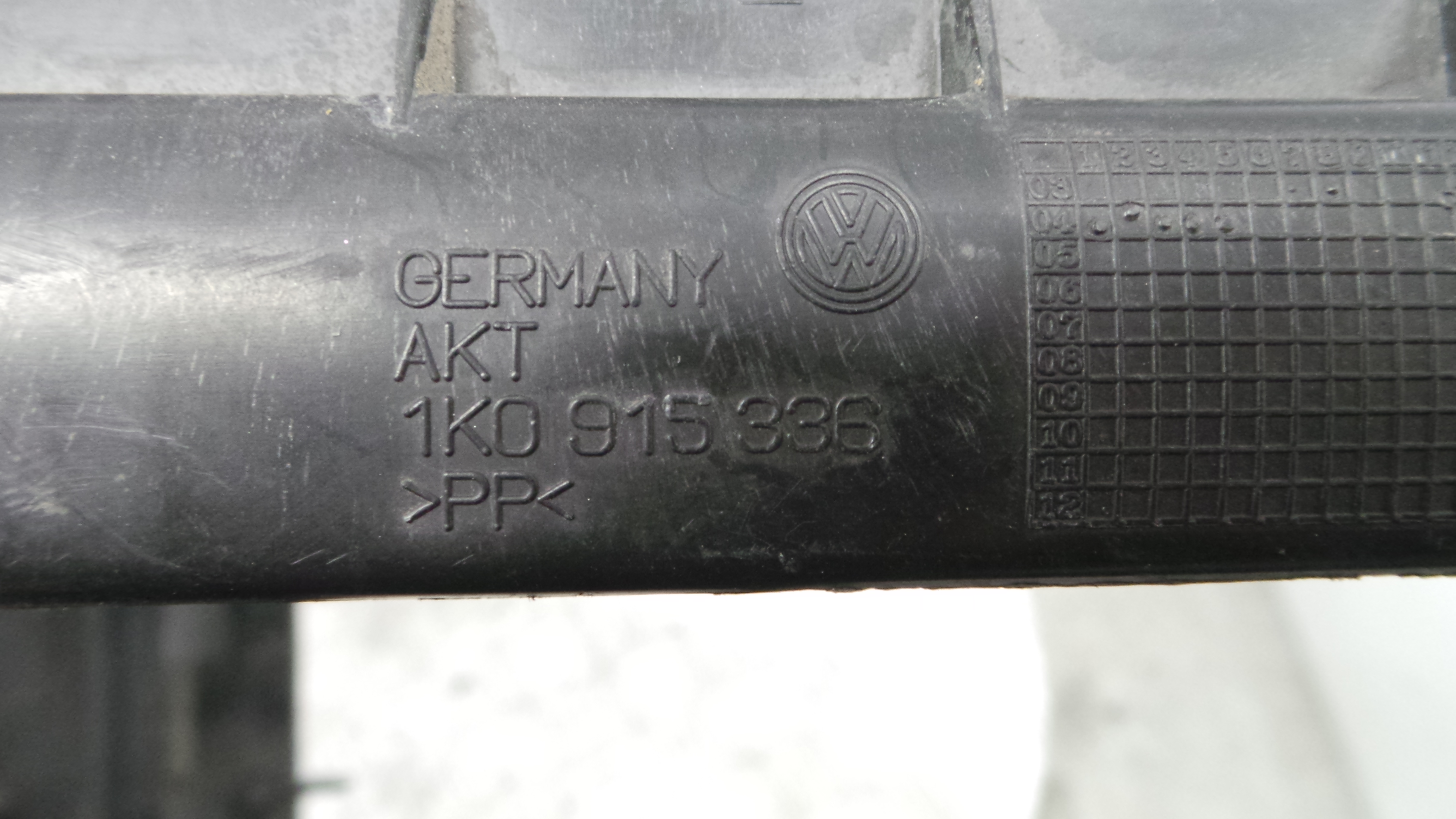 Base da Bateria 1K0915333B - AUDI A3 (8P1)-33659259