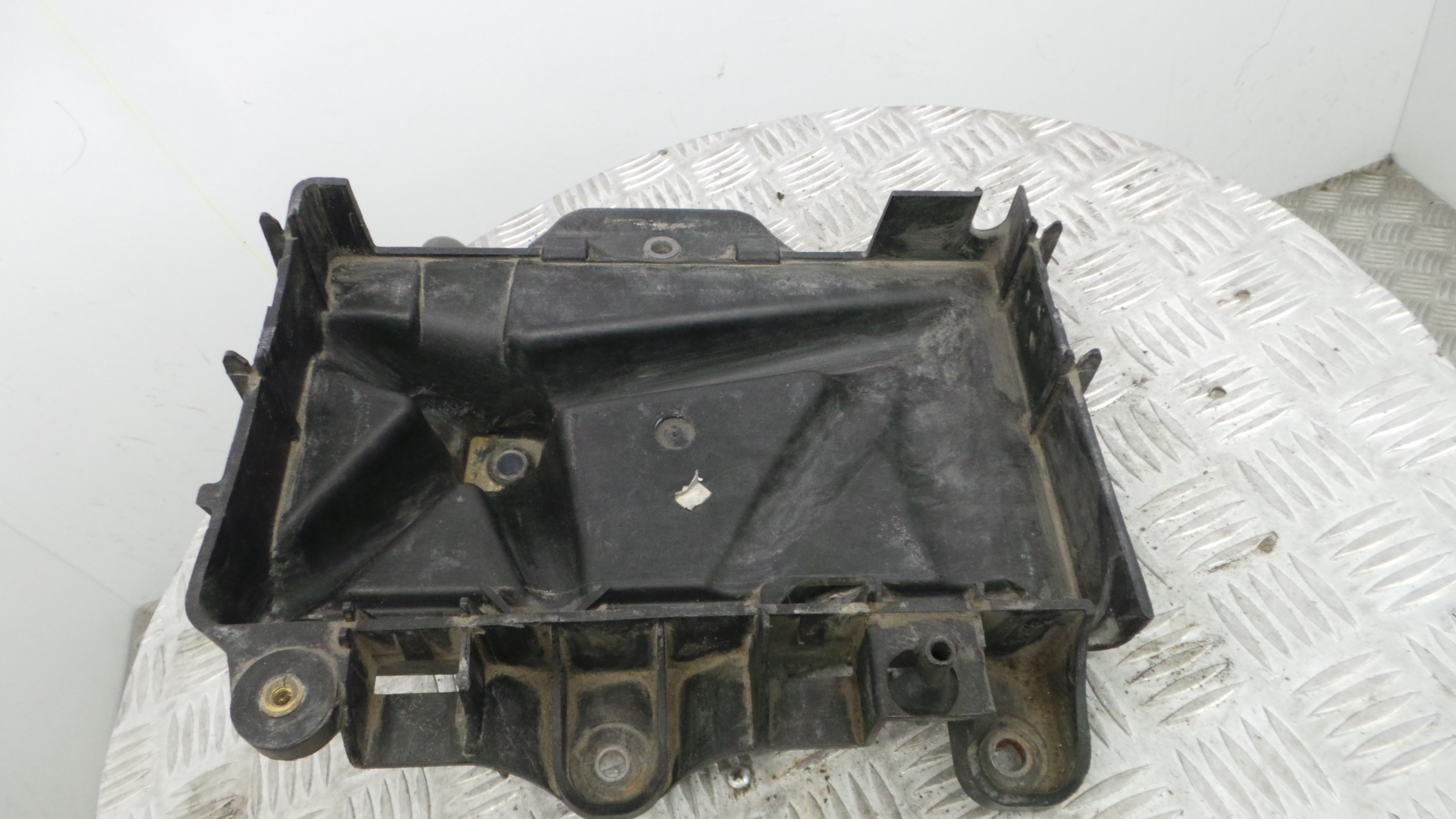 Base da Bateria 6Q0915331D - SKODA FABIA II (542)-33659279 Base da Bateria 6Q0915331D - SKODA FABIA II (542)-33659279