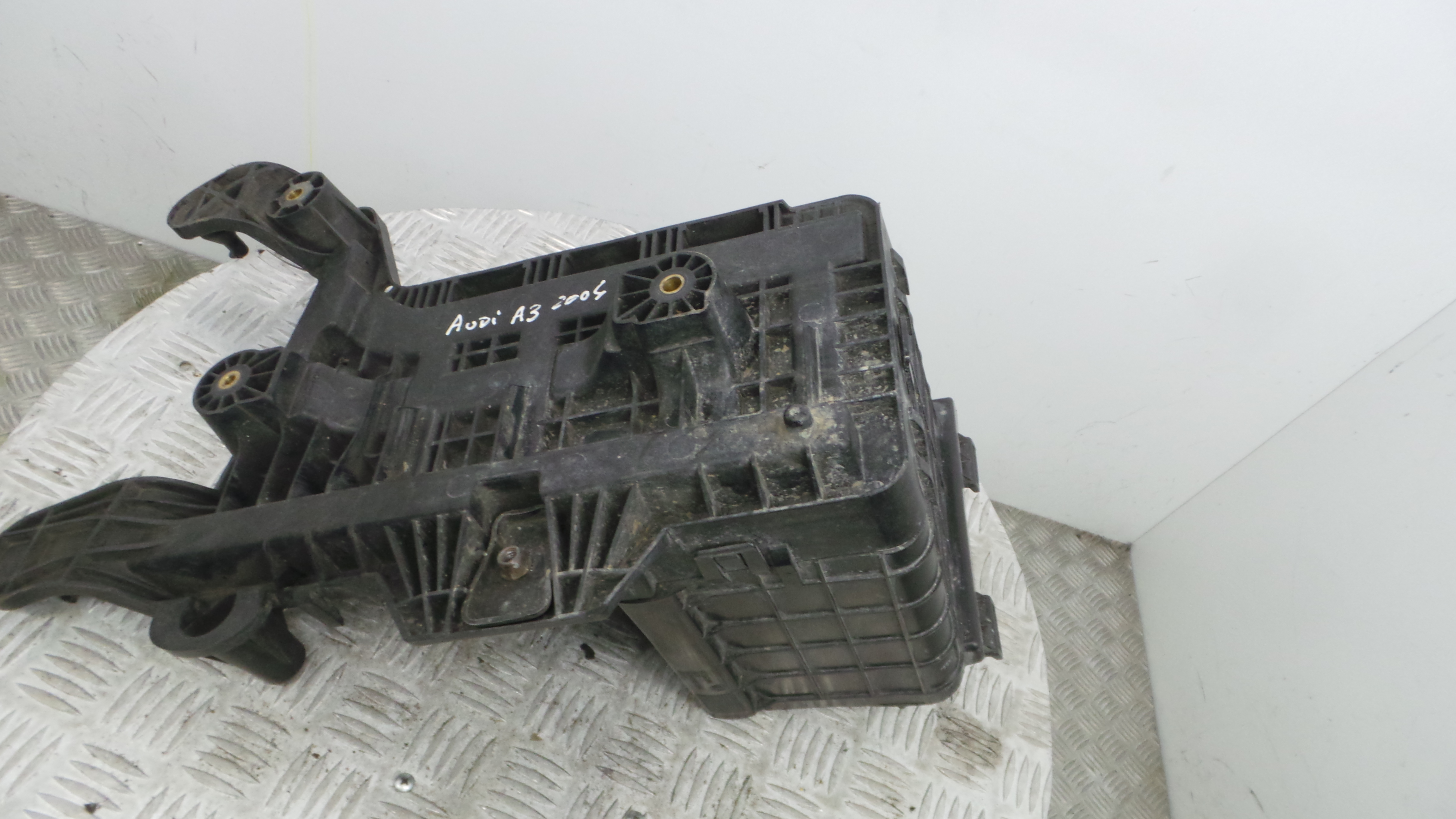 Base da Bateria 1K0915333B - AUDI A3 (8P1)-33659297