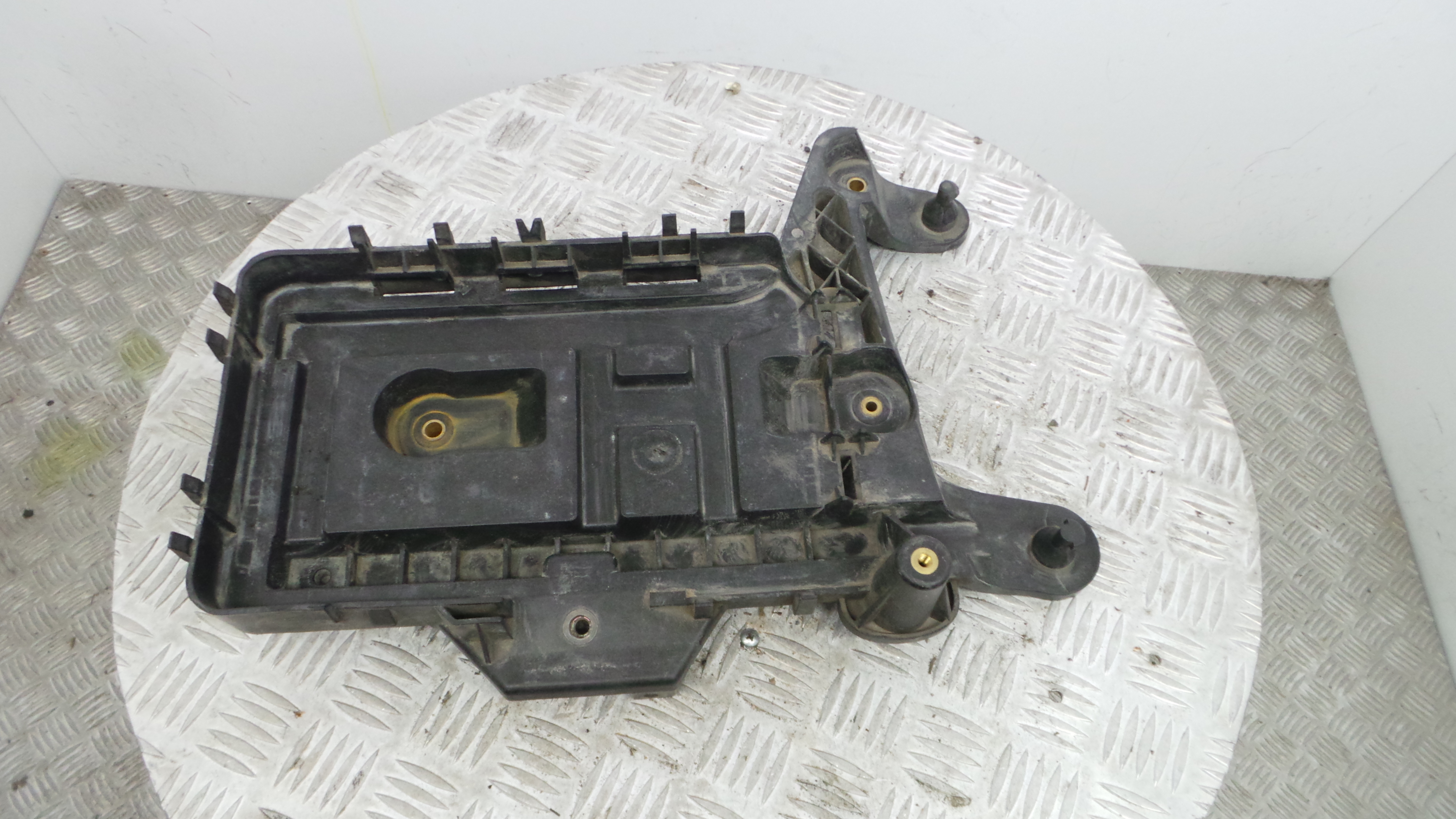 Base da Bateria 1K0915333C - SEAT LEON (1P1)-33659322 Base da Bateria 1K0915333C - SEAT LEON (1P1)-33659322