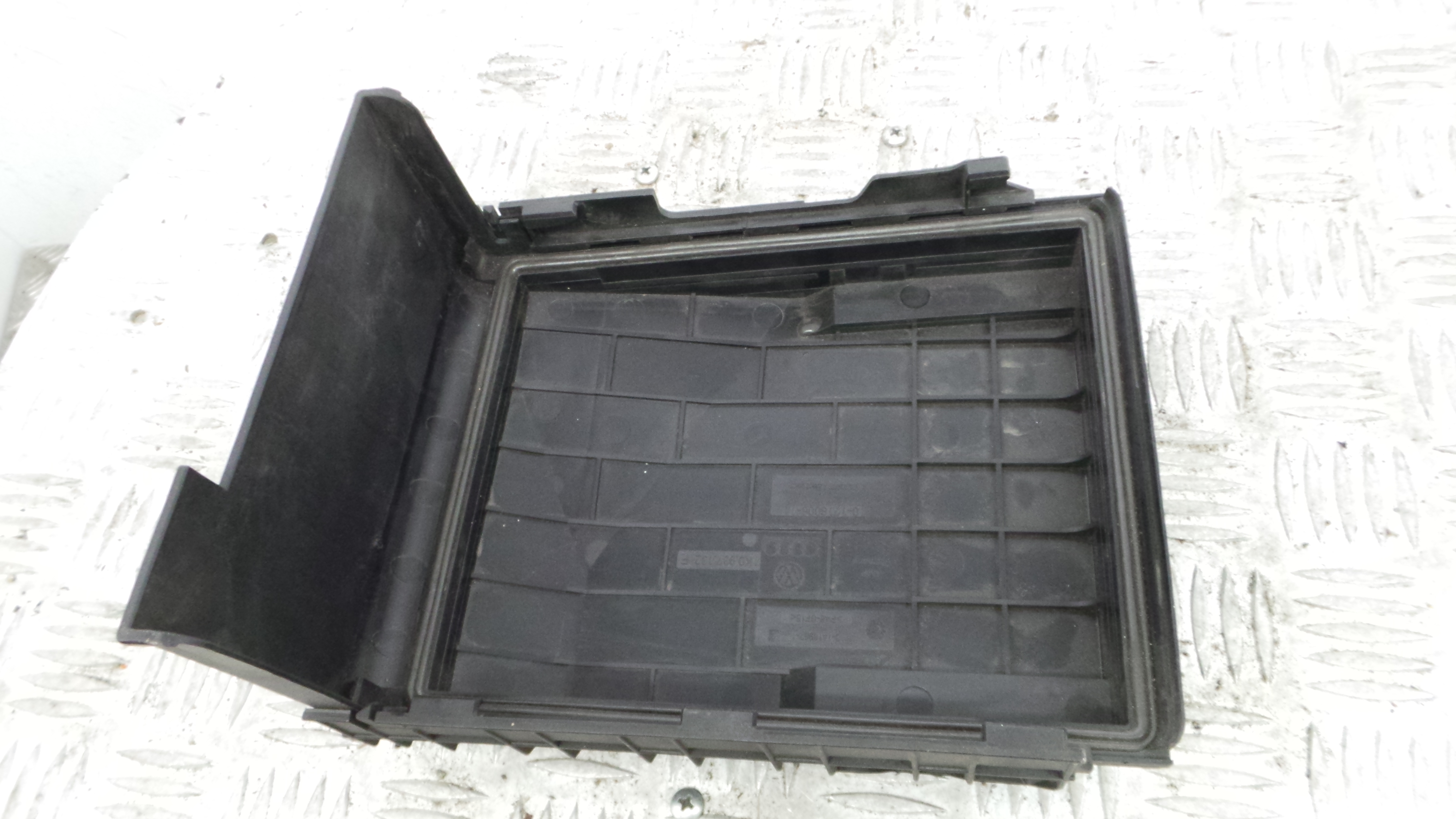 Tampa da Caixa dos Fusíveis 1K0937132F - VW GOLF V (1K1)-34026754