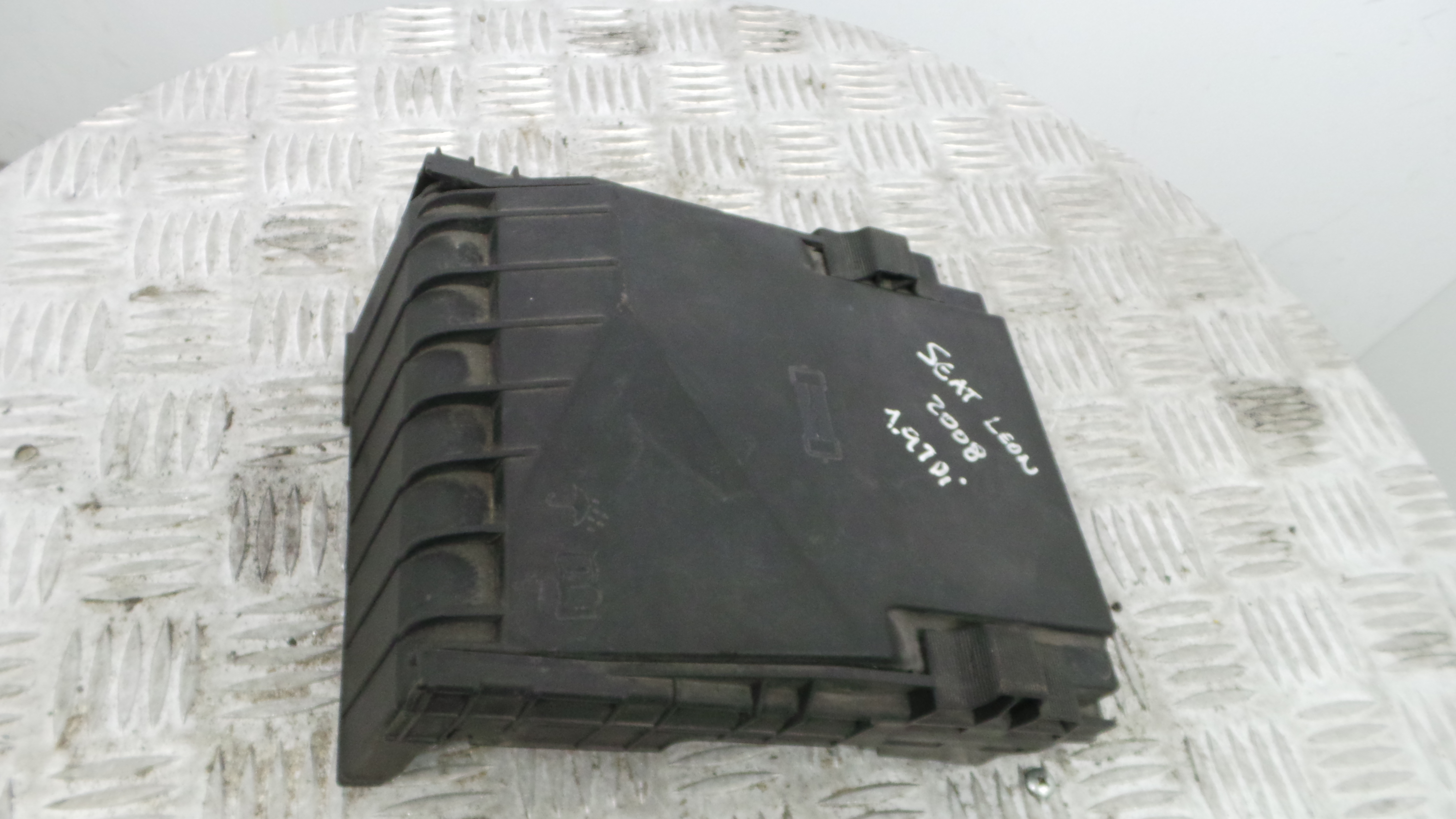 Tampa da Caixa dos Fusíveis 1K0937132F - SEAT LEON (1P1)-34027413