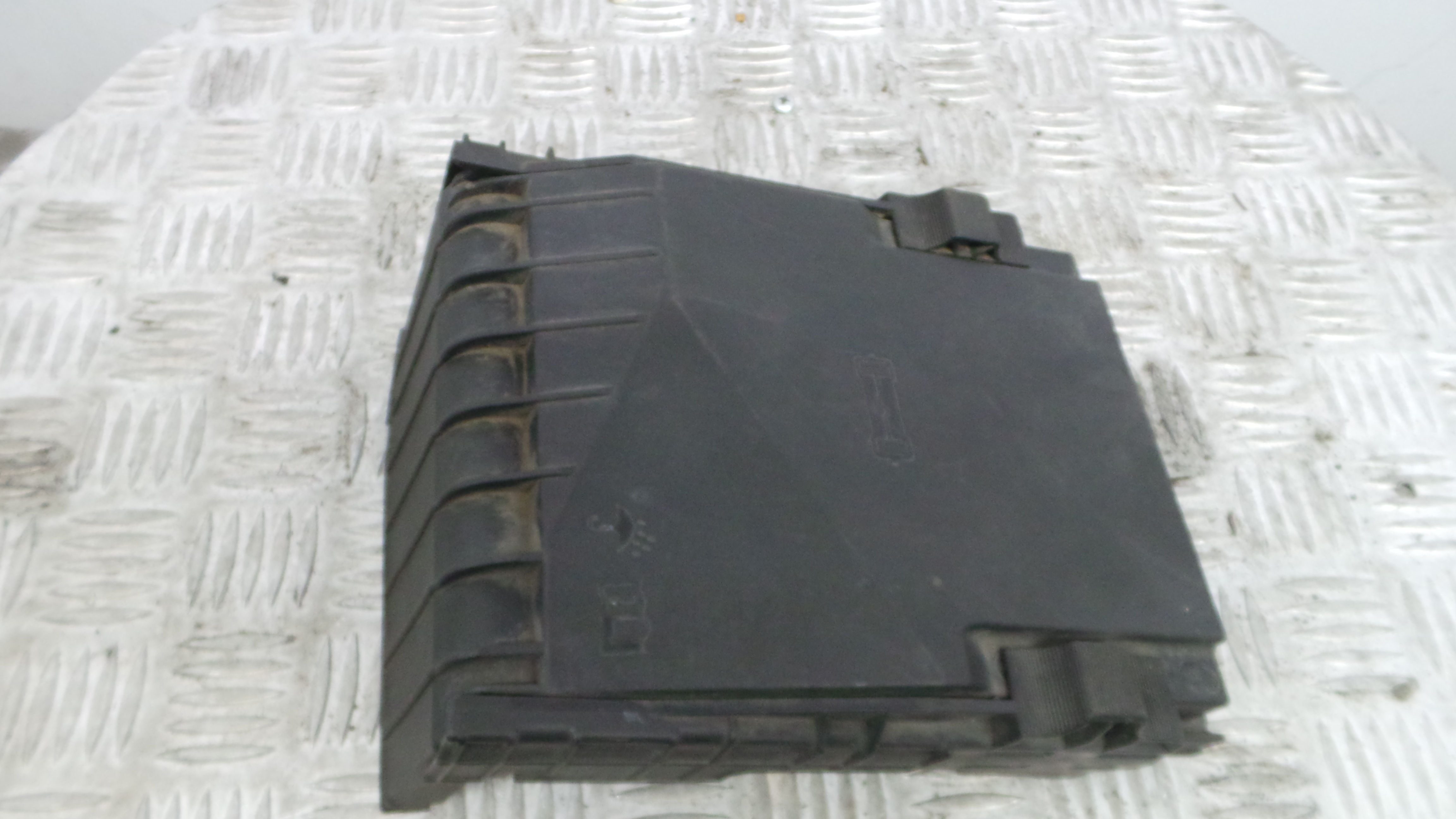 Tampa da Caixa dos Fusíveis 1K0937132F - VW GOLF V (1K1)-34030033