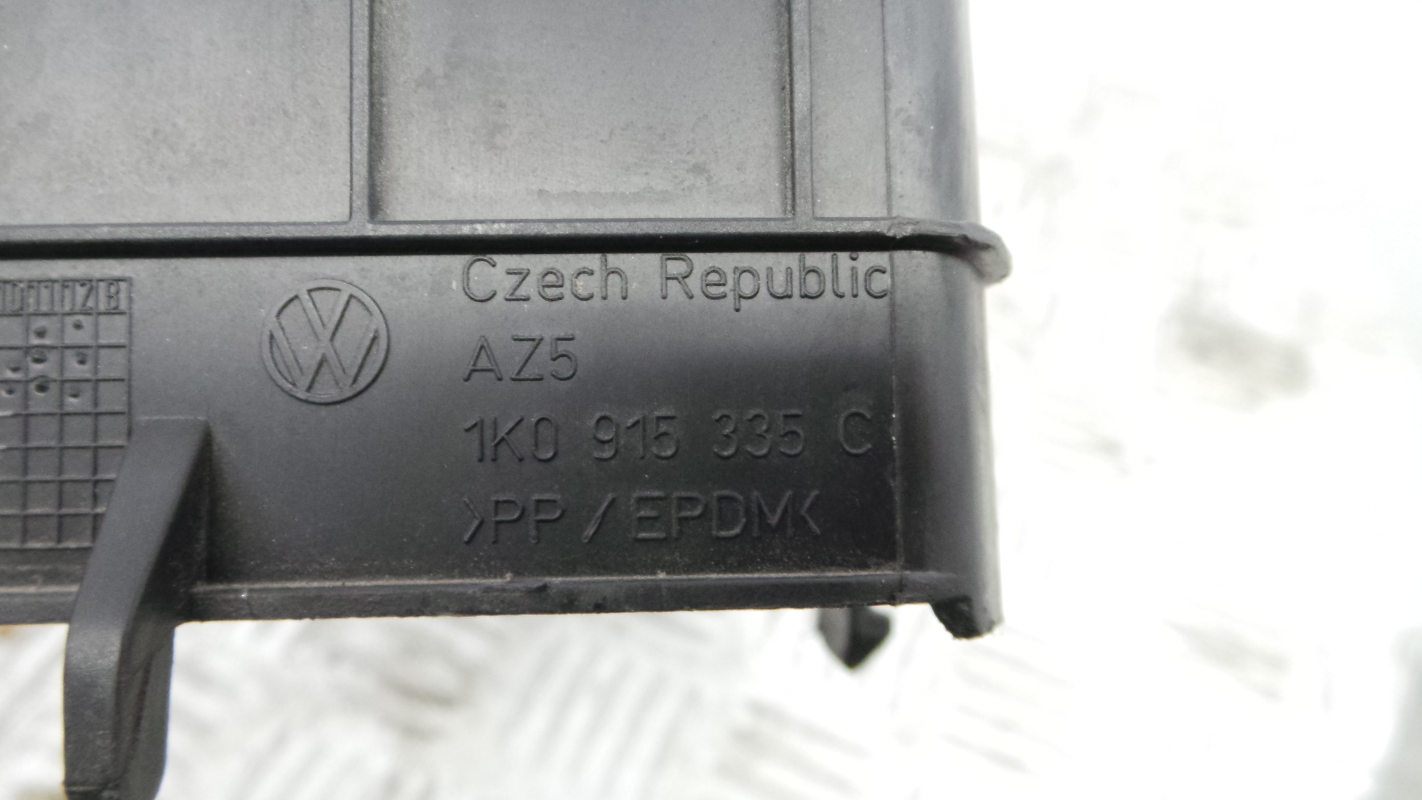 Tampa da Bateria 1K0915335C - VW GOLF V (1K1)-34031262