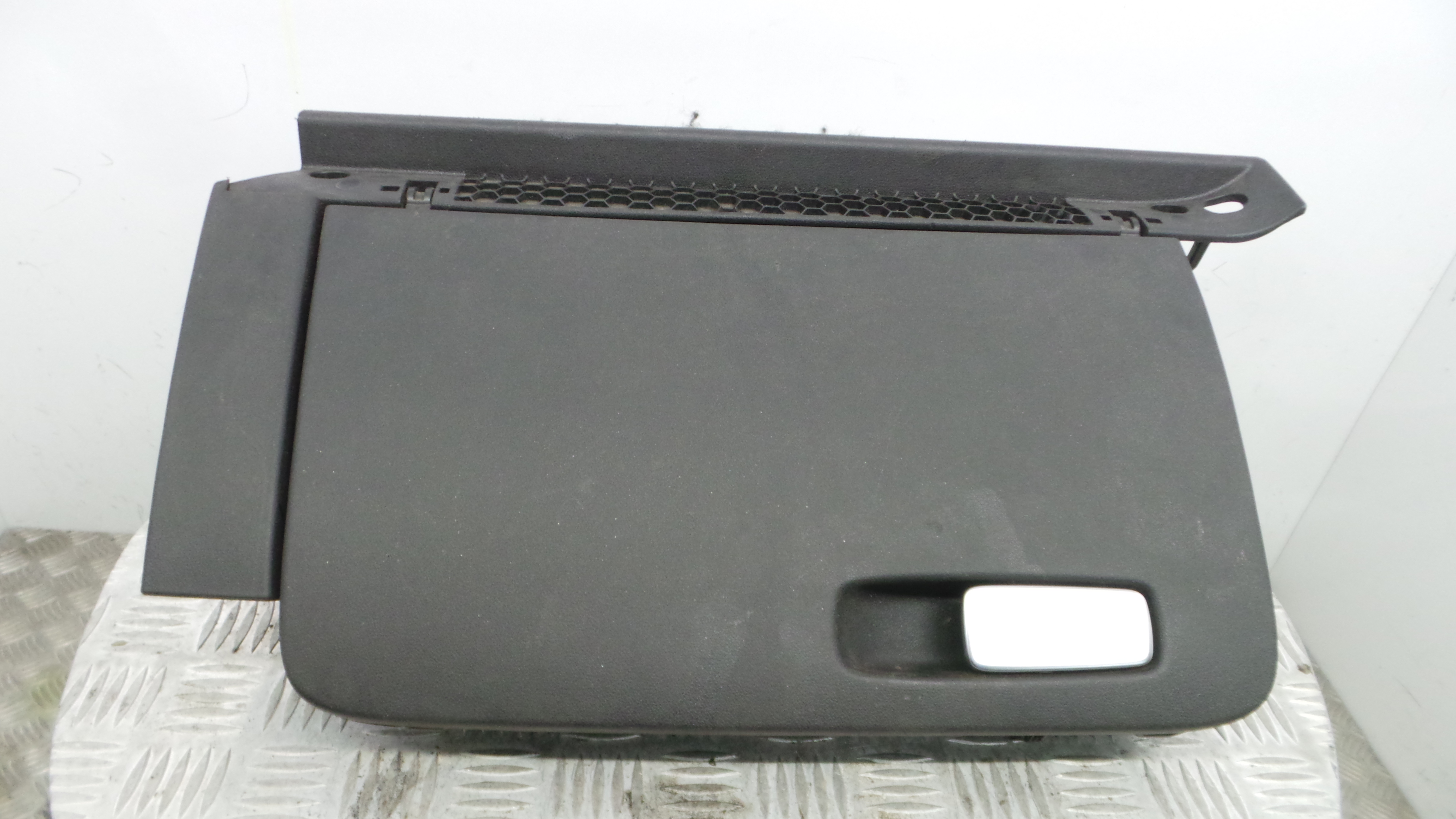 Porta Luvas  8X1857035B - AUDI A1 (8X1, 8XK)-34919376