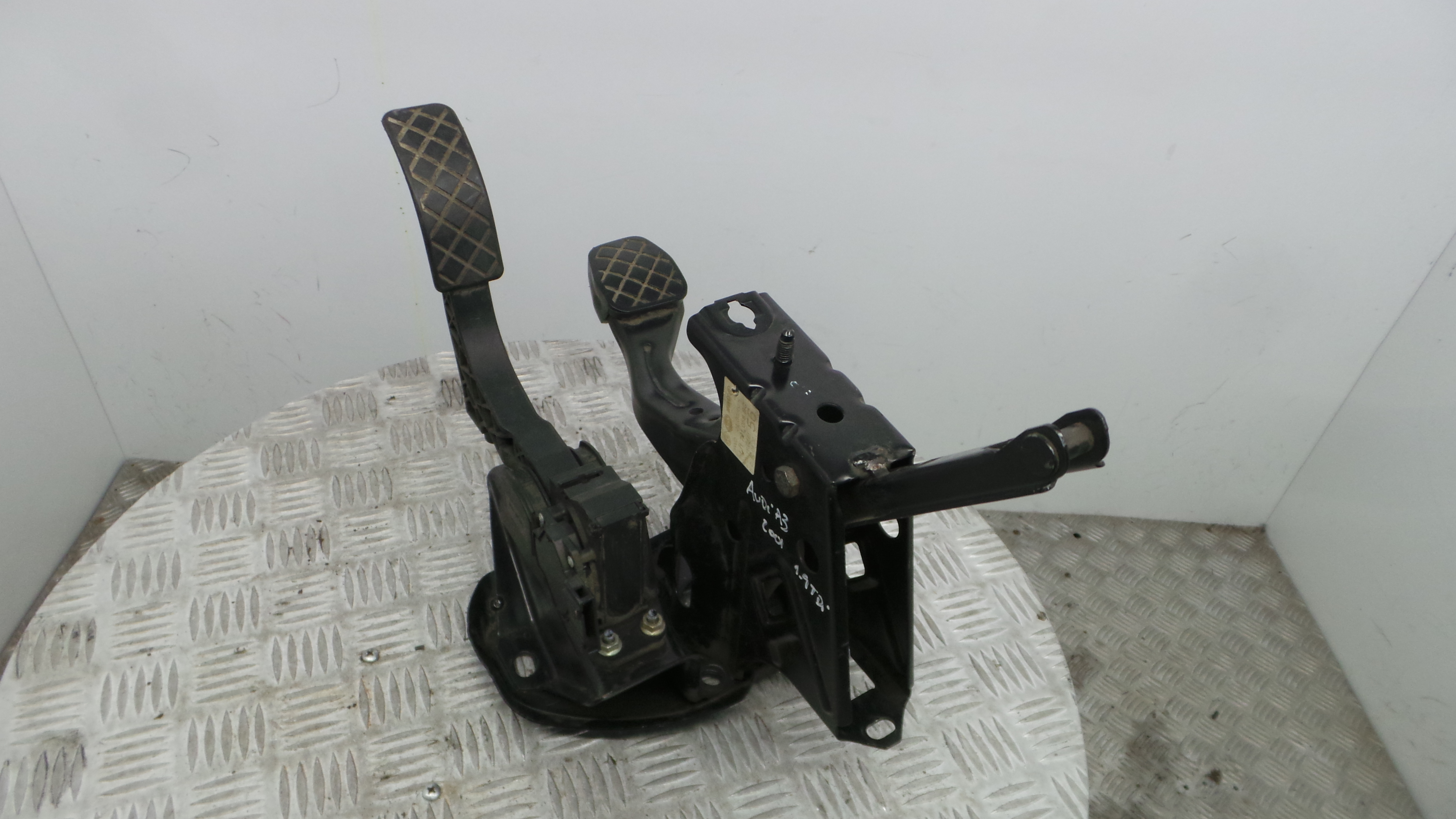 Pedal do Travão 1J1721130C - AUDI A3 (8L1)-35051922