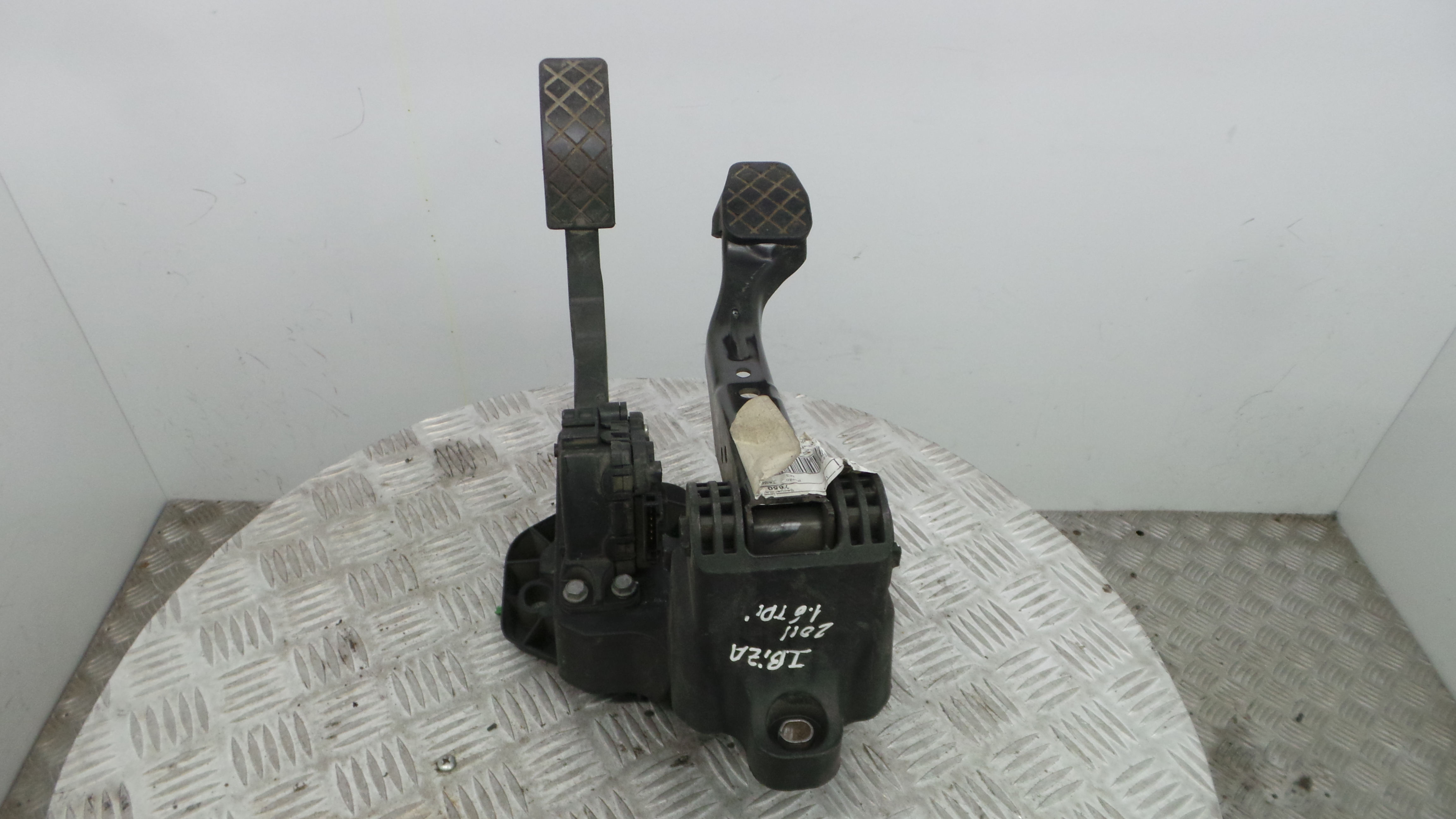 Pedal do Travão 6R1721058 - SEAT IBIZA IV (6J5, 6P1), IBIZA Mk IV (6J5, 6P1)-35052109