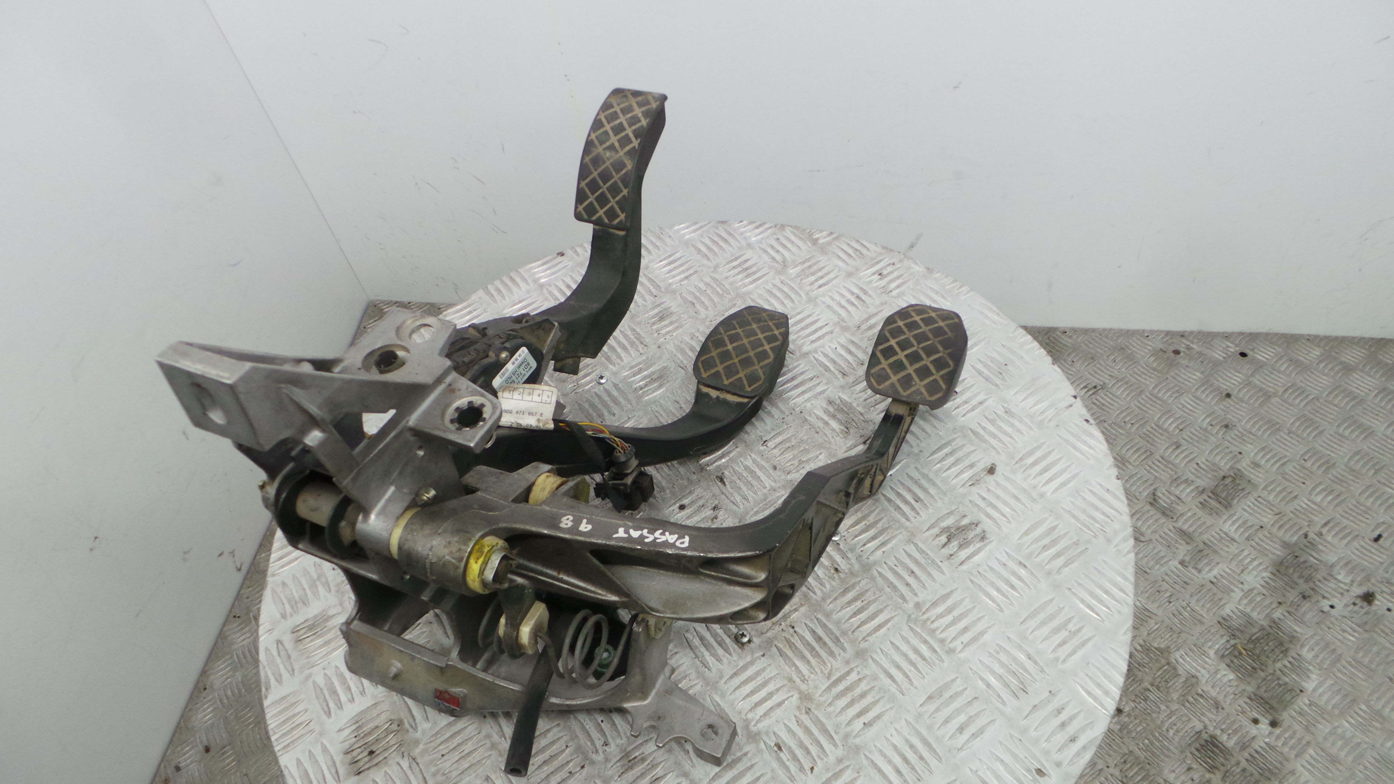 Pedal do Travão 8D1721117K - VW PASSAT B5 (3B2)-35053905