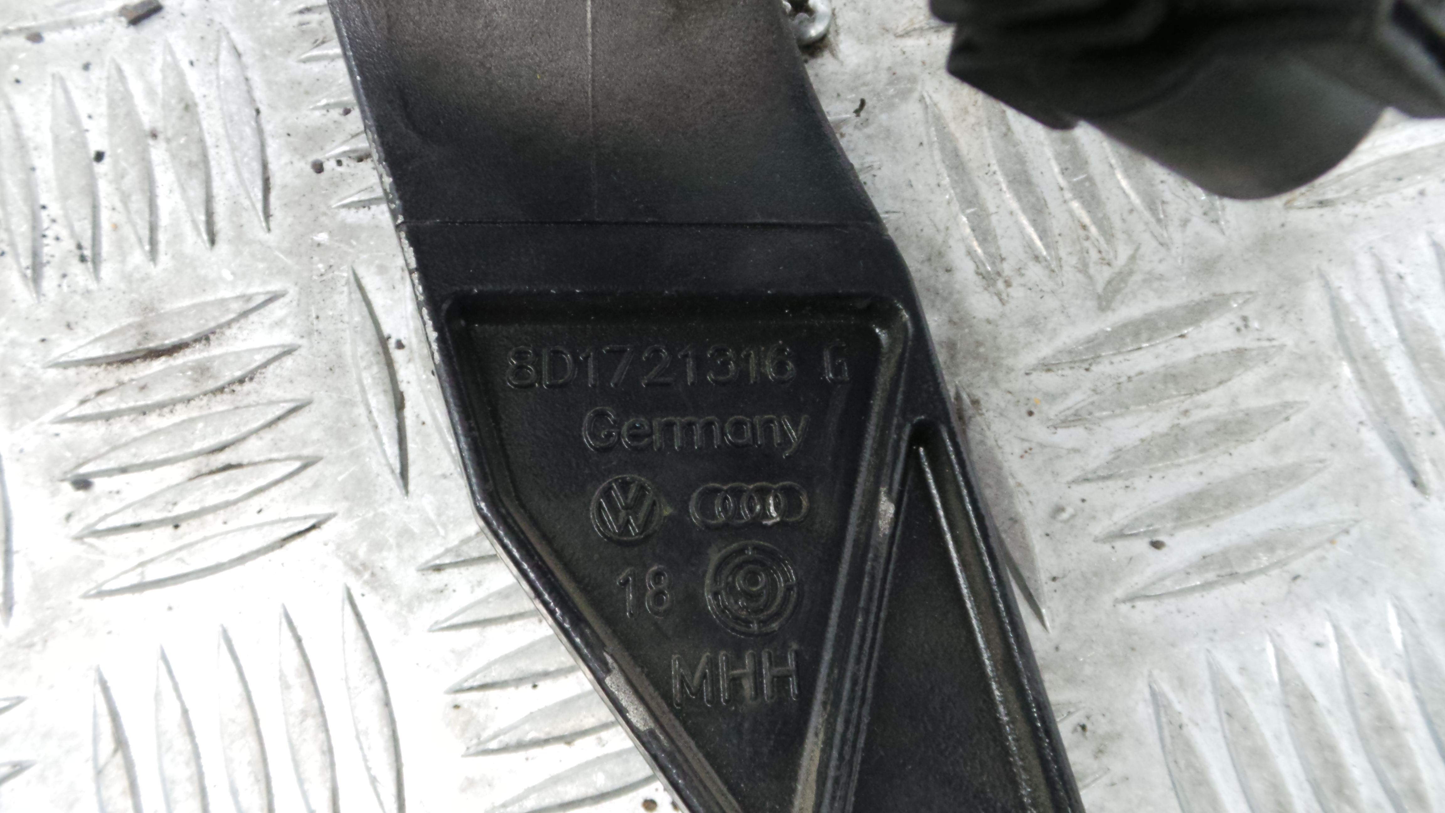 Pedal do Travão 8D1721117K - VW PASSAT B5 (3B2)-35053905