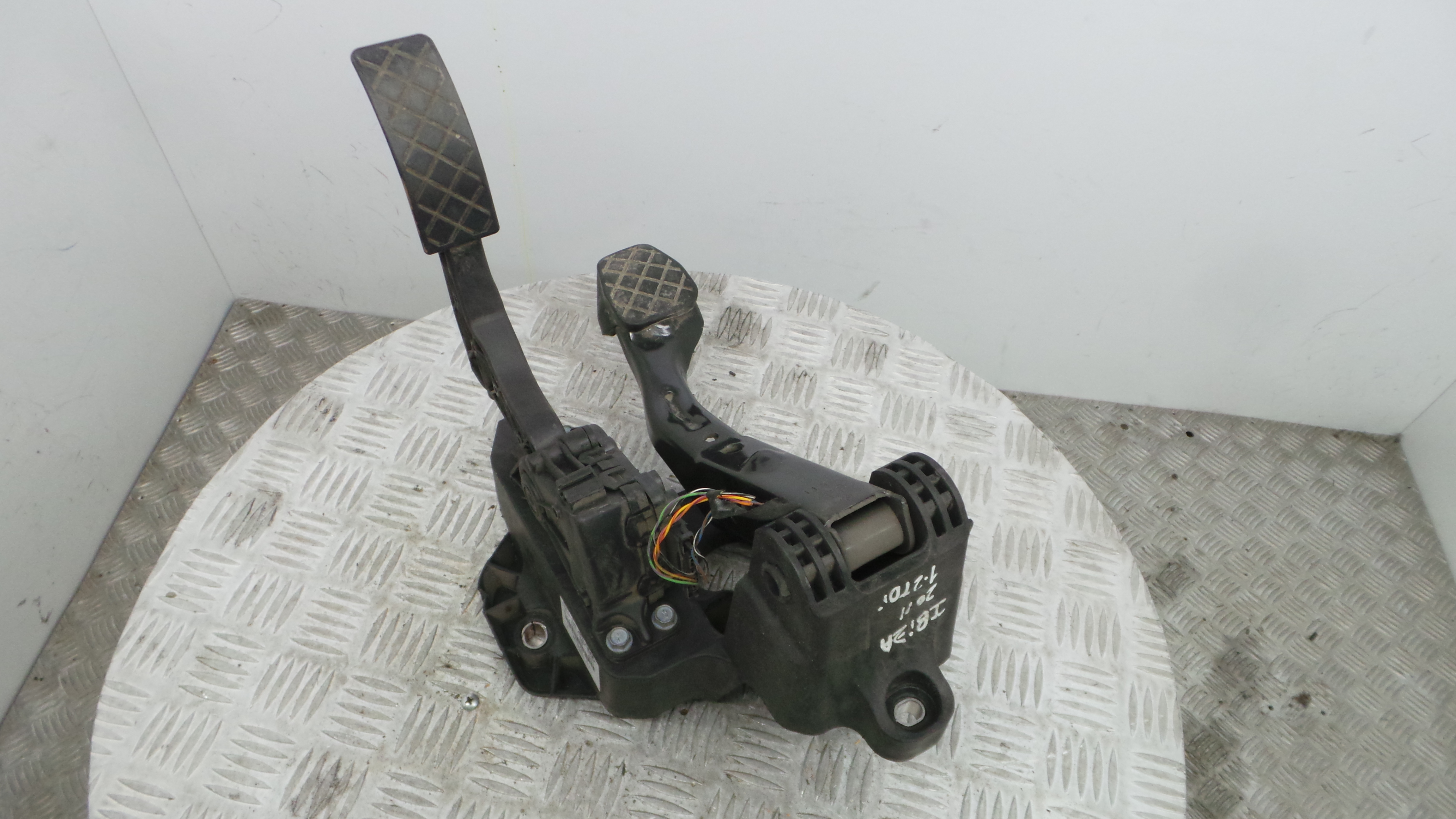 Pedal do Travão 6R1721058 - SEAT IBIZA IV (6J5, 6P1), IBIZA Mk IV (6J5, 6P1)-35057979