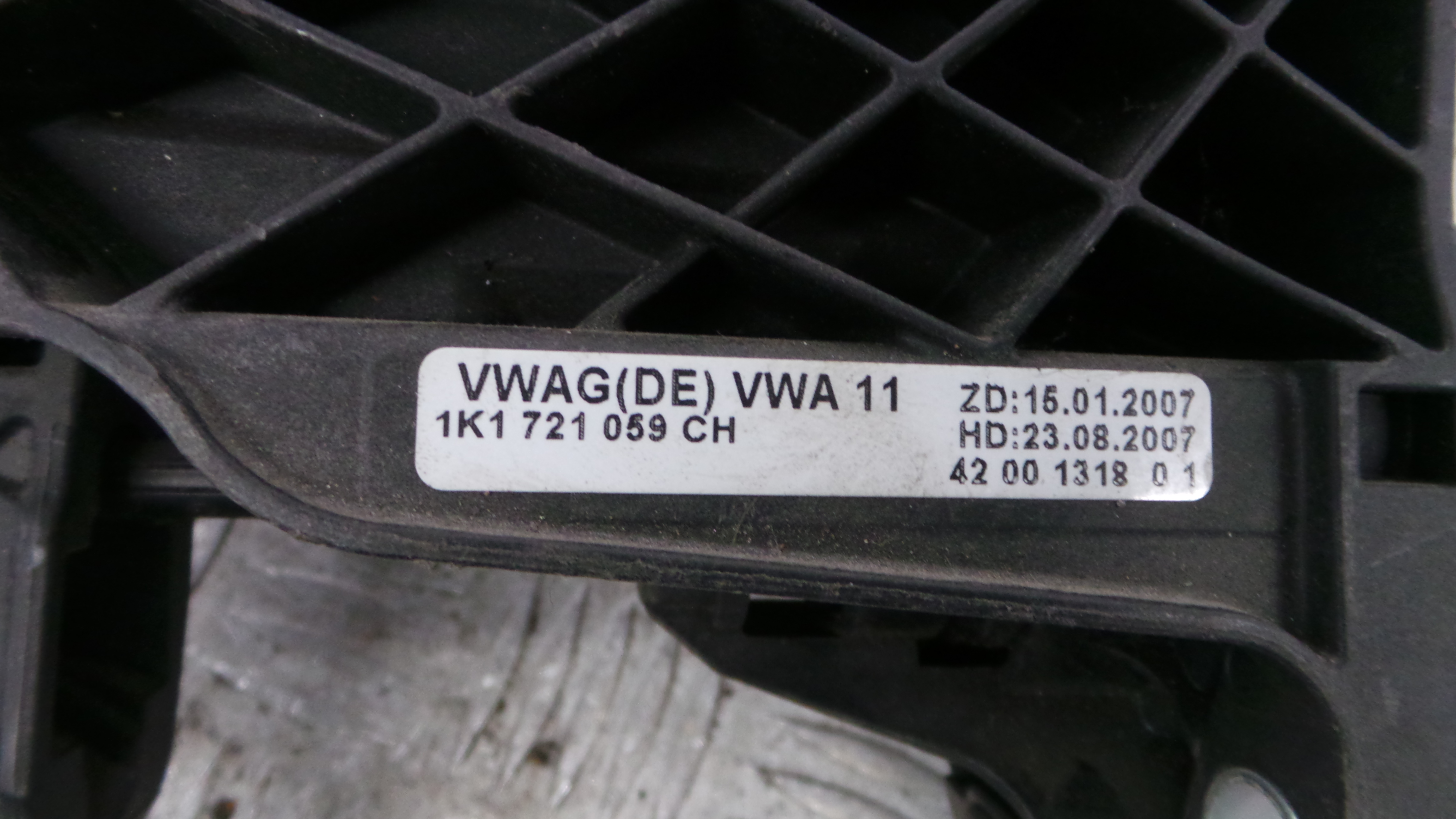 Pedal de Embraiagem 1K1721059CH - VW GOLF V (1K1)-35059255