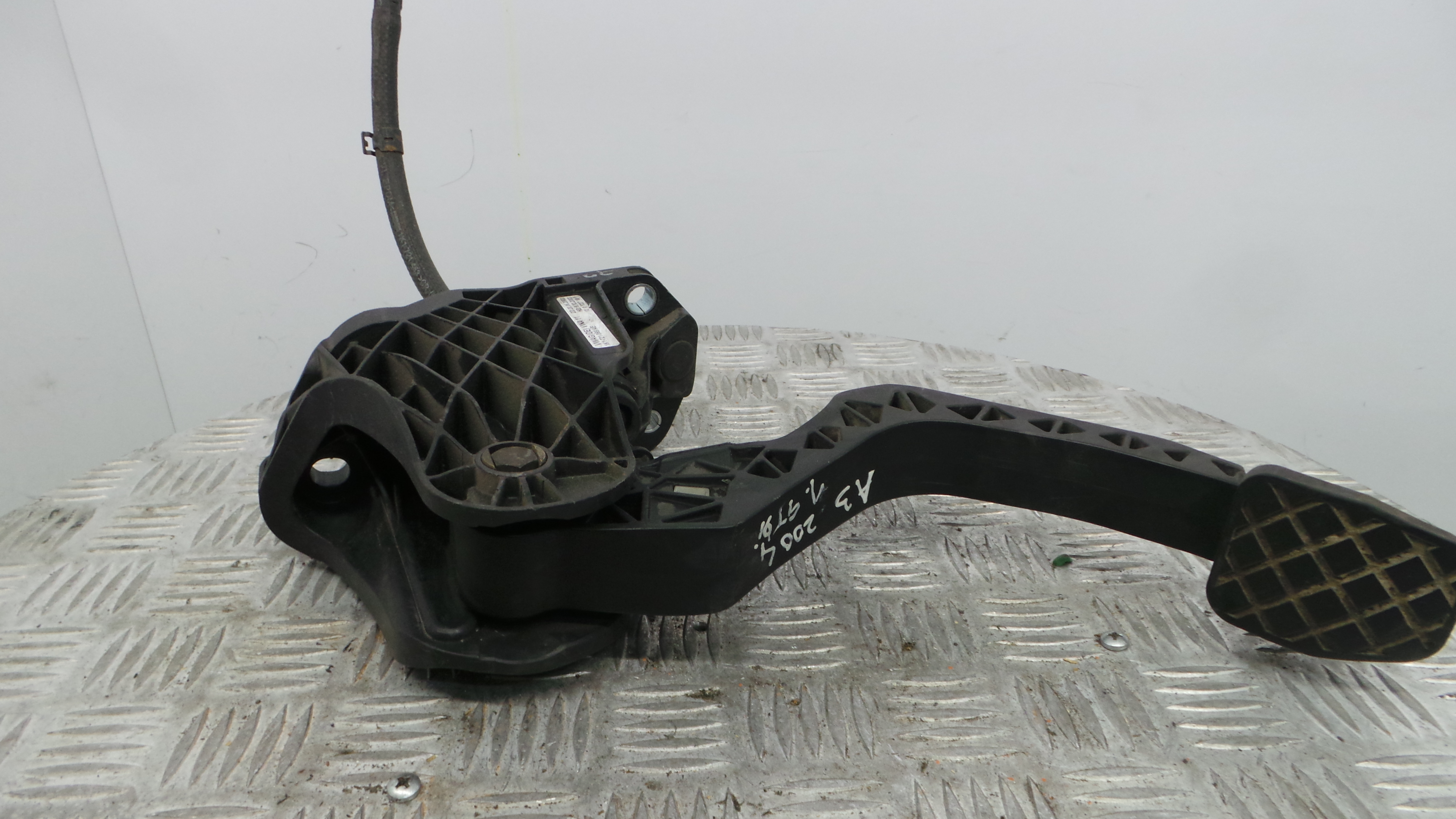 Pedal de Embraiagem 1K1721059AE - AUDI A3 (8P1)-35059435