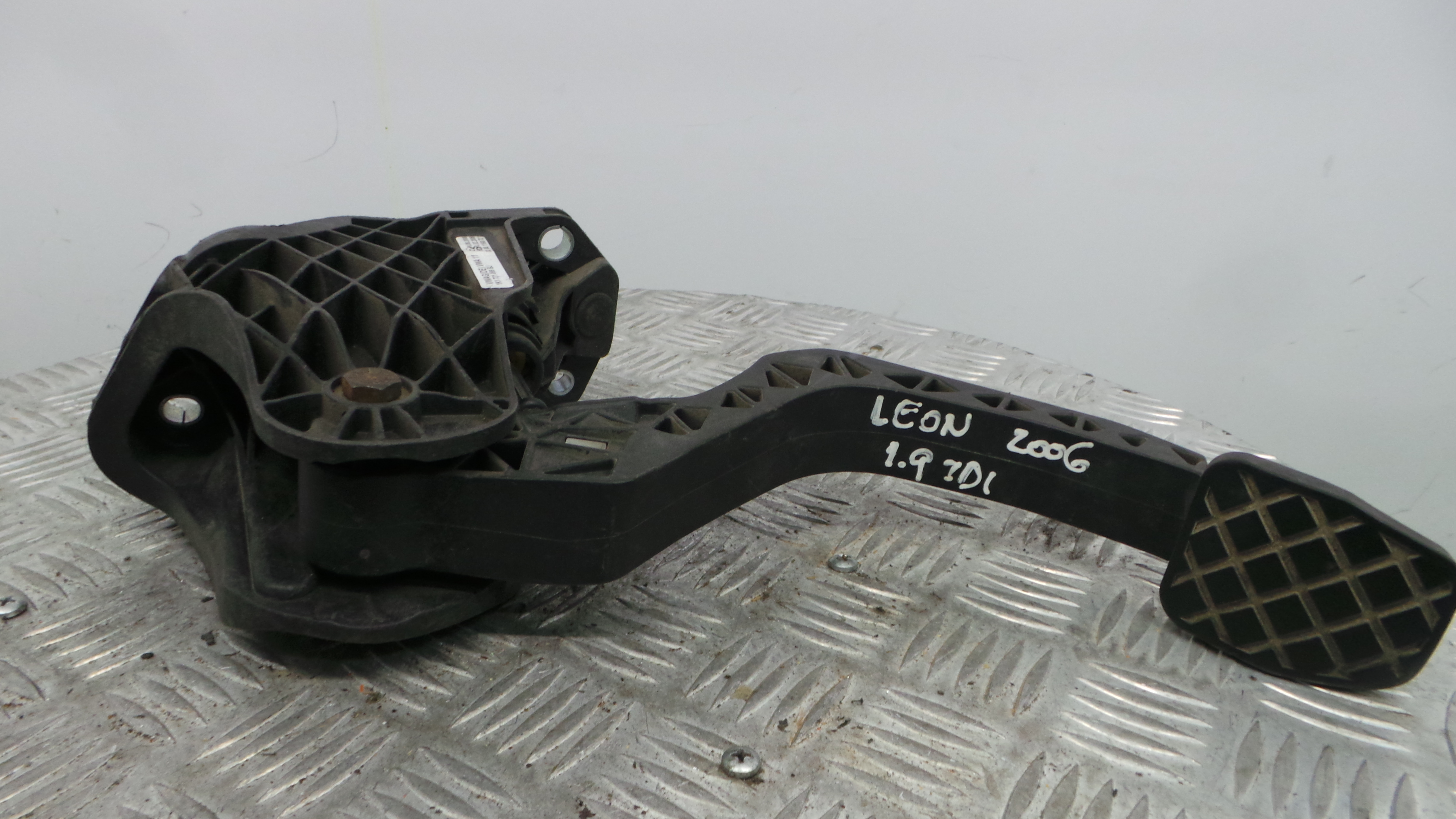 Pedal de Embraiagem 1K1721059BJ - SEAT LEON (1P1)-35060121