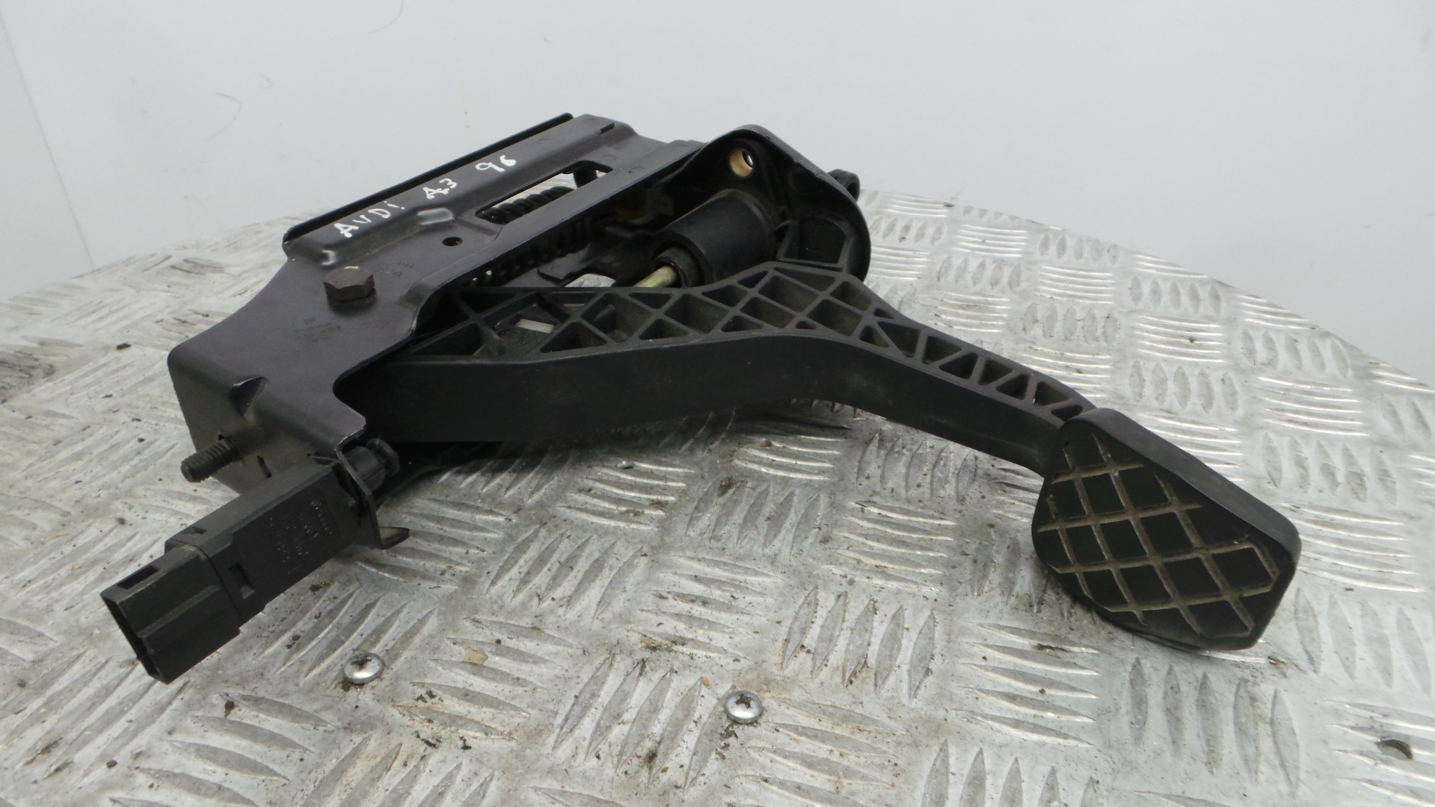 Pedal de Embraiagem 1J1721373B - AUDI A3 (8L1)-35061311
