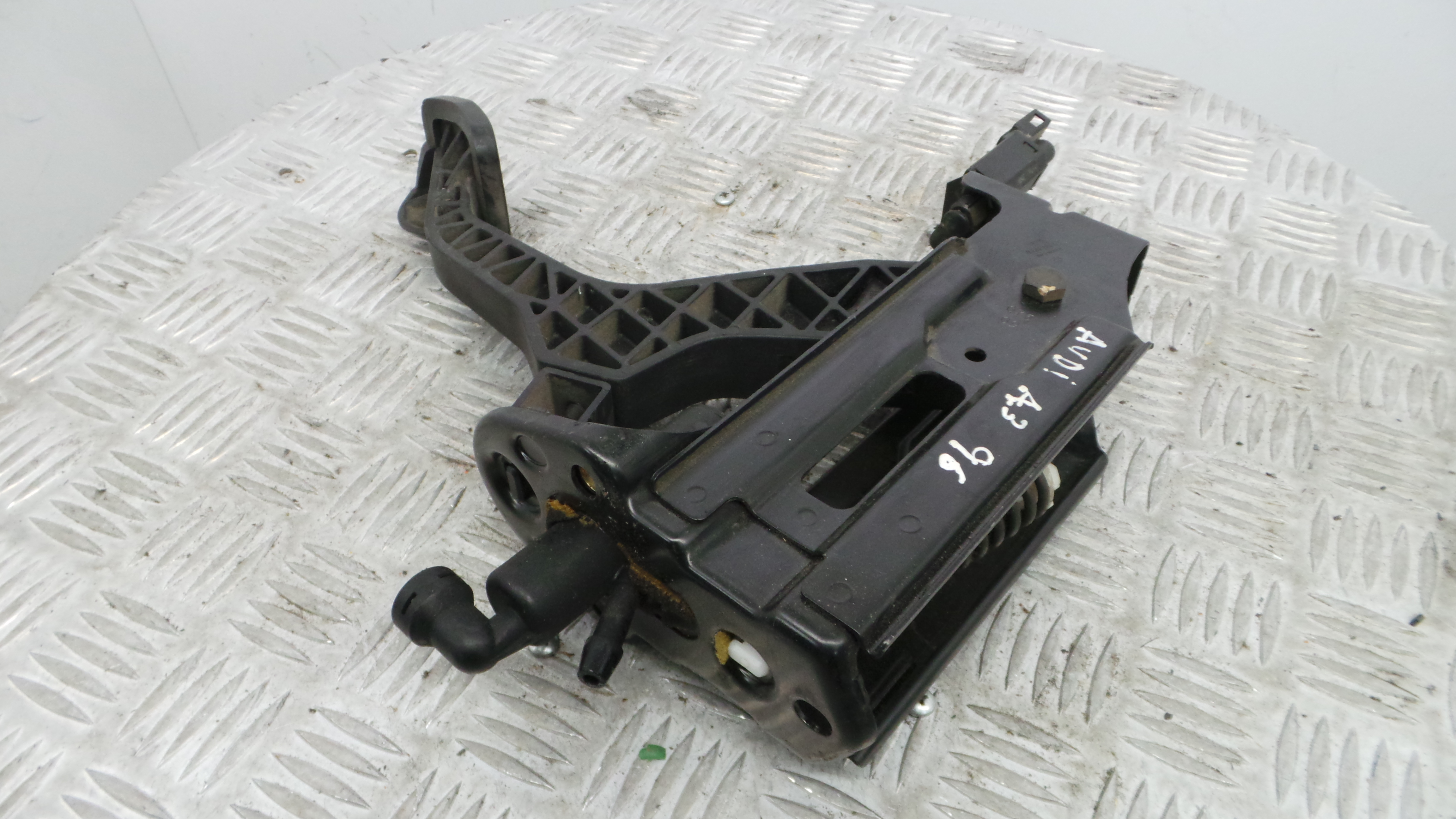 Pedal de Embraiagem 1J1721373B - AUDI A3 (8L1)-35061311