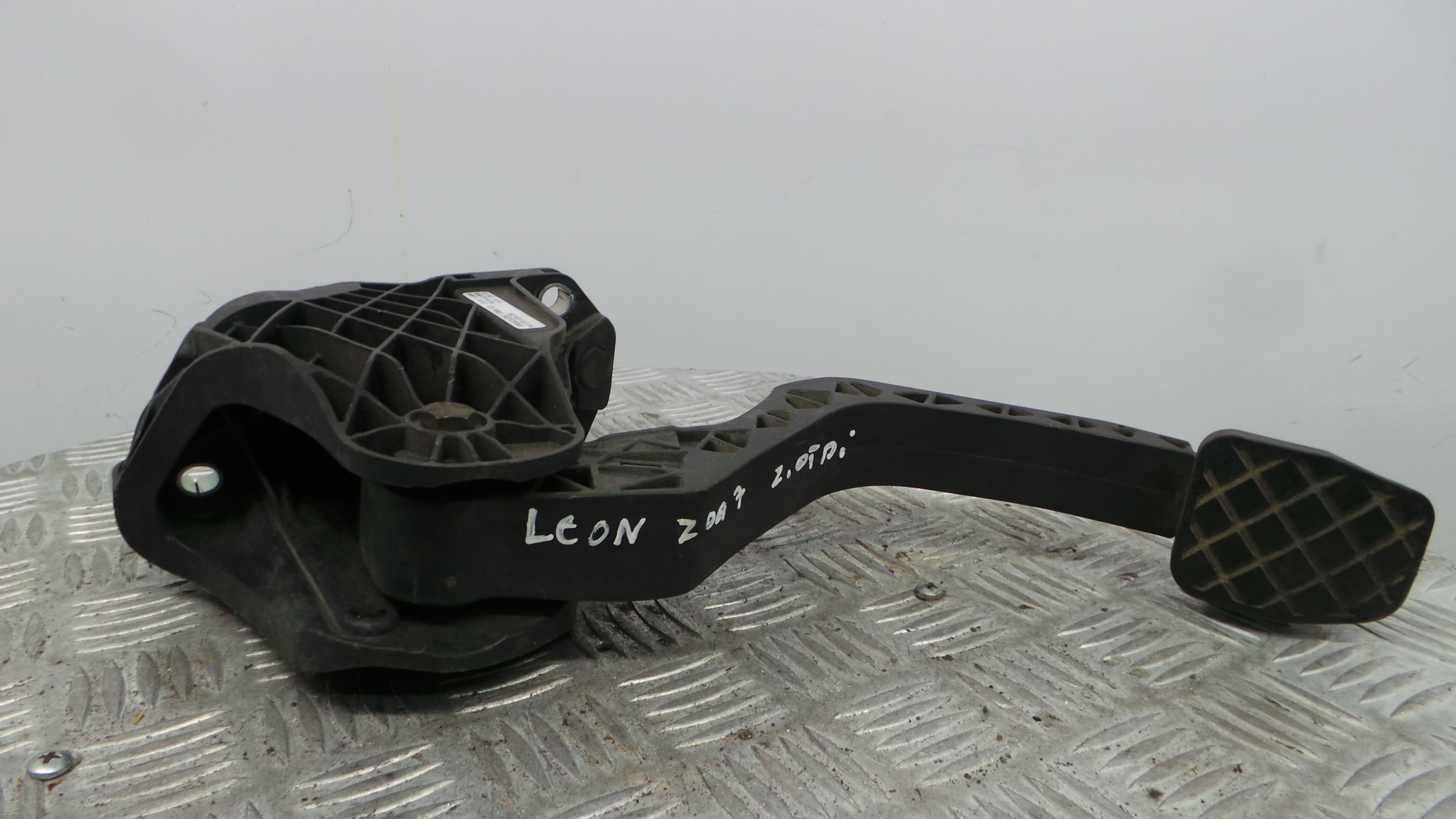 Pedal de Embraiagem 1K1721059DM - SEAT LEON (1P1)-35061739