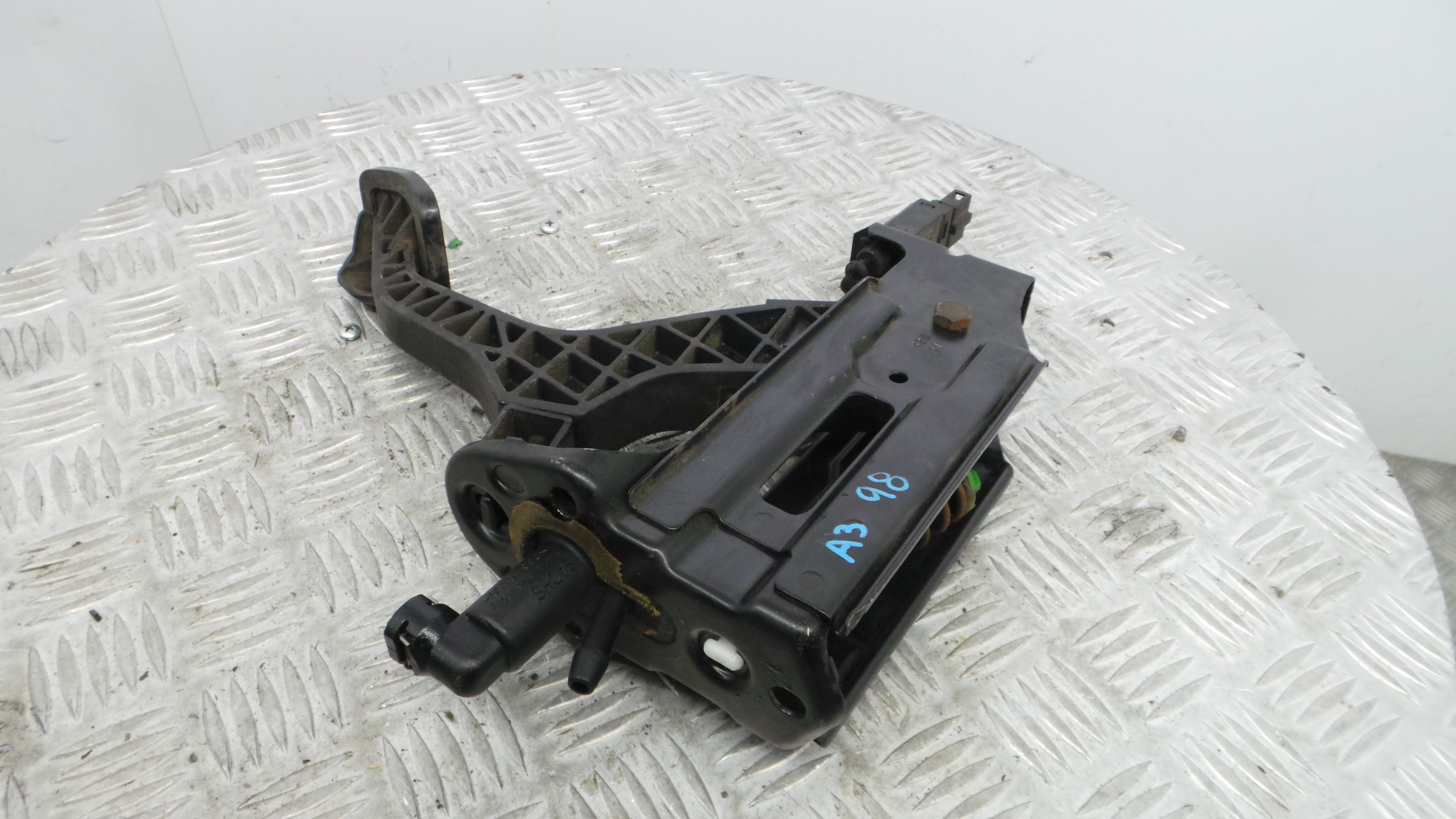 Pedal de Embraiagem 1J1721373C - AUDI A3 (8L1)-35062544
