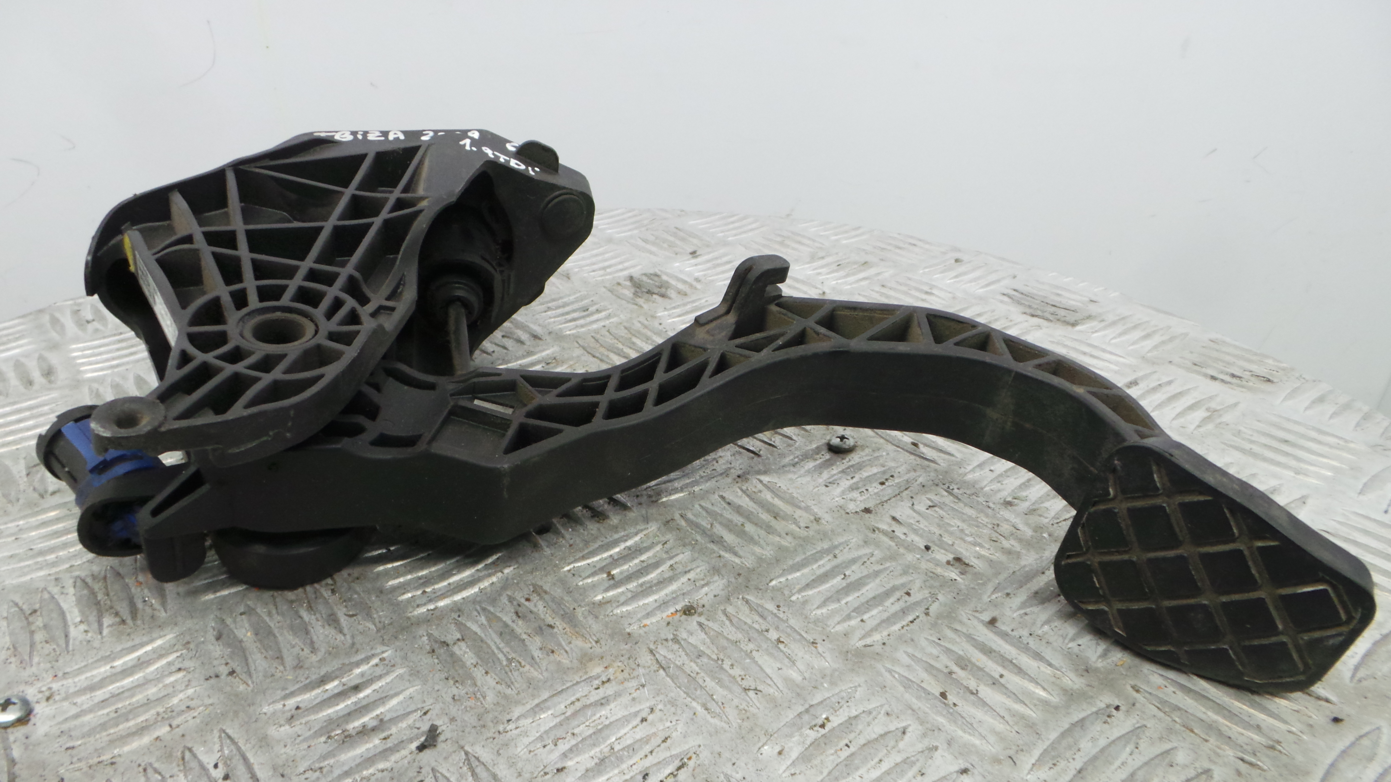 Pedal de Embraiagem 6R1721059H - SEAT IBIZA IV (6J5, 6P1), IBIZA Mk IV (6J5, 6P1)-35063552