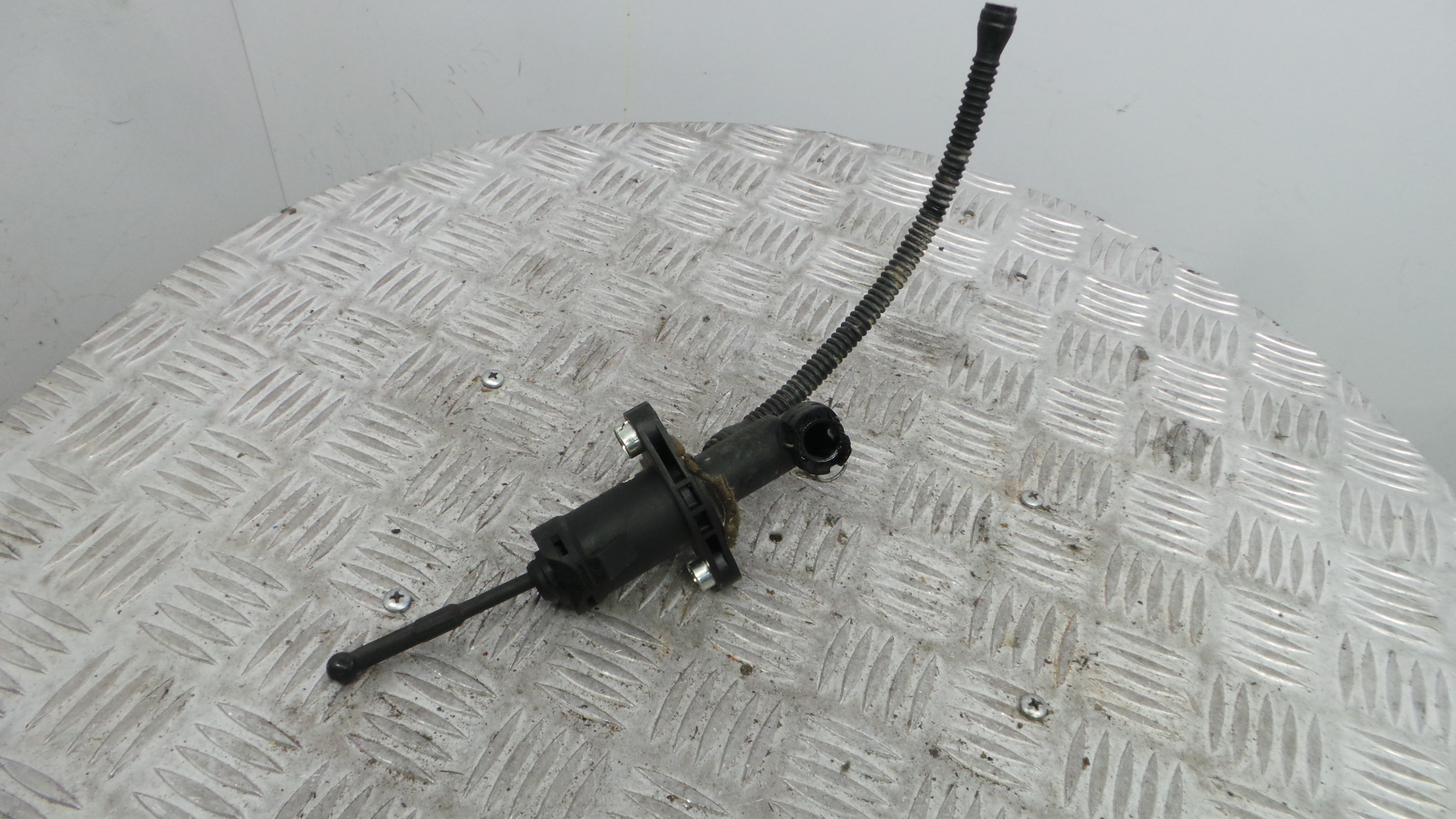 Bomba Principal da Embraiagem  6R0721389 - VW POLO V (6R1, 6C1)-35066853 Bomba Principal da Embraiagem  6R0721389 - VW POLO V (6R1, 6C1)-35066853
