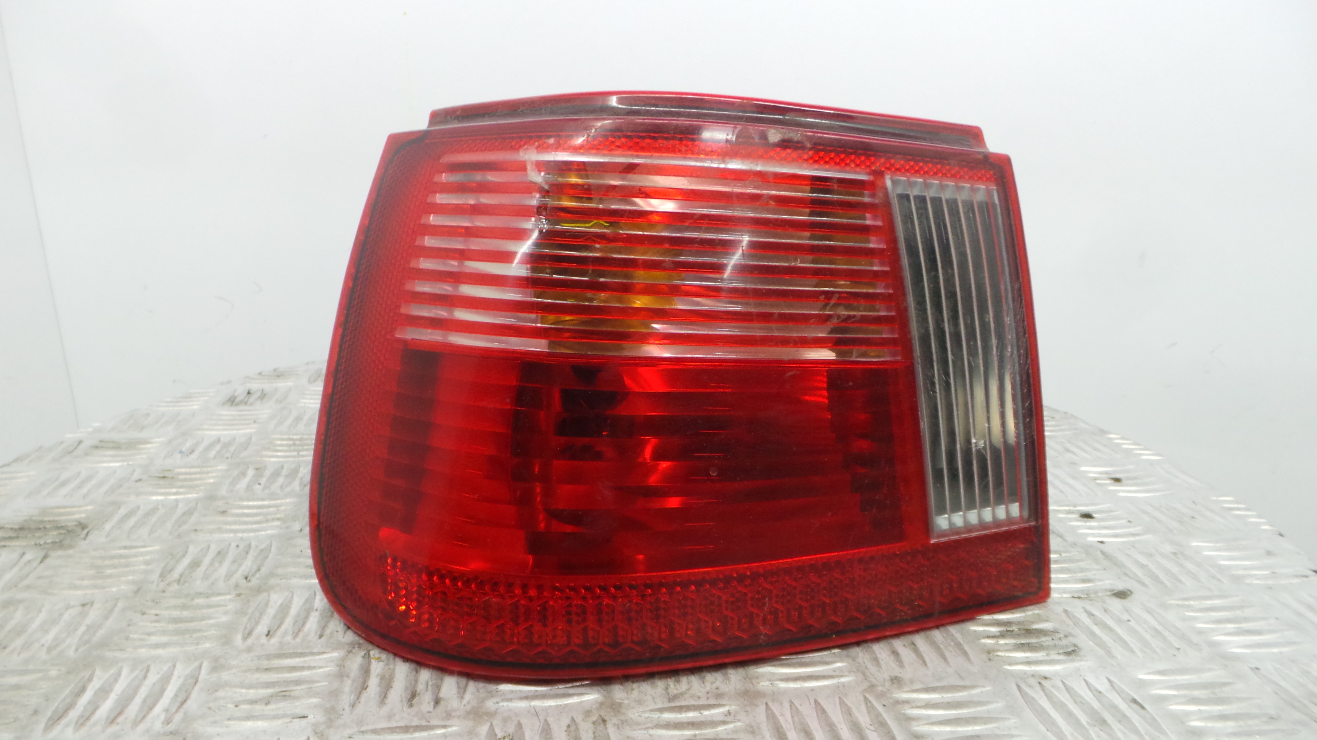 Farolim Stop Esq 6K6945095J - SEAT IBIZA II (6K1), IBIZA Mk II (6K1)-35179046 Farolim Stop Esq 6K6945095J - SEAT IBIZA II (6K1), IBIZA Mk II (6K1)-35179046