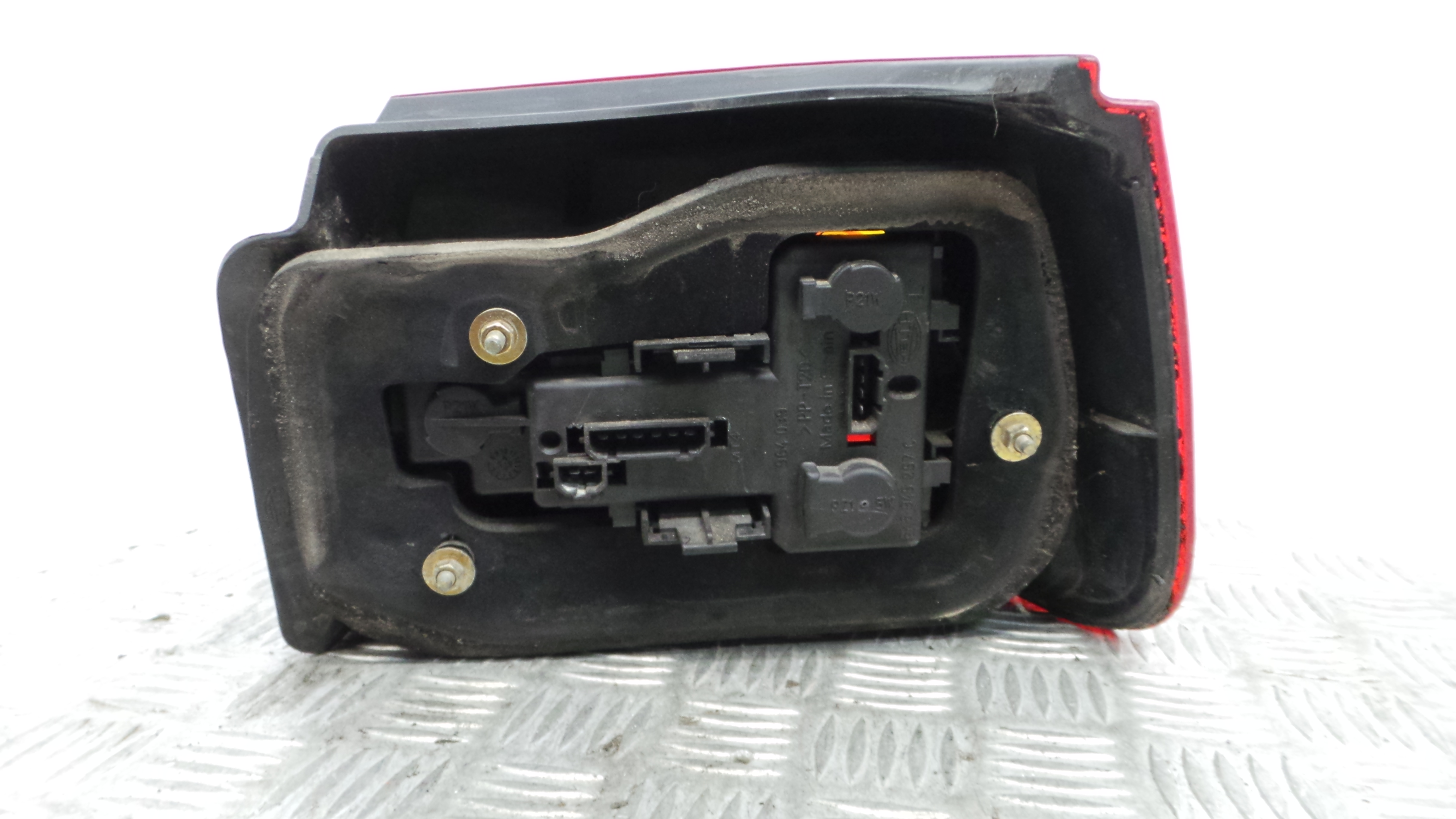 Farolim Stop Esq 6K6945095J - SEAT IBIZA II (6K1), IBIZA Mk II (6K1)-35179046