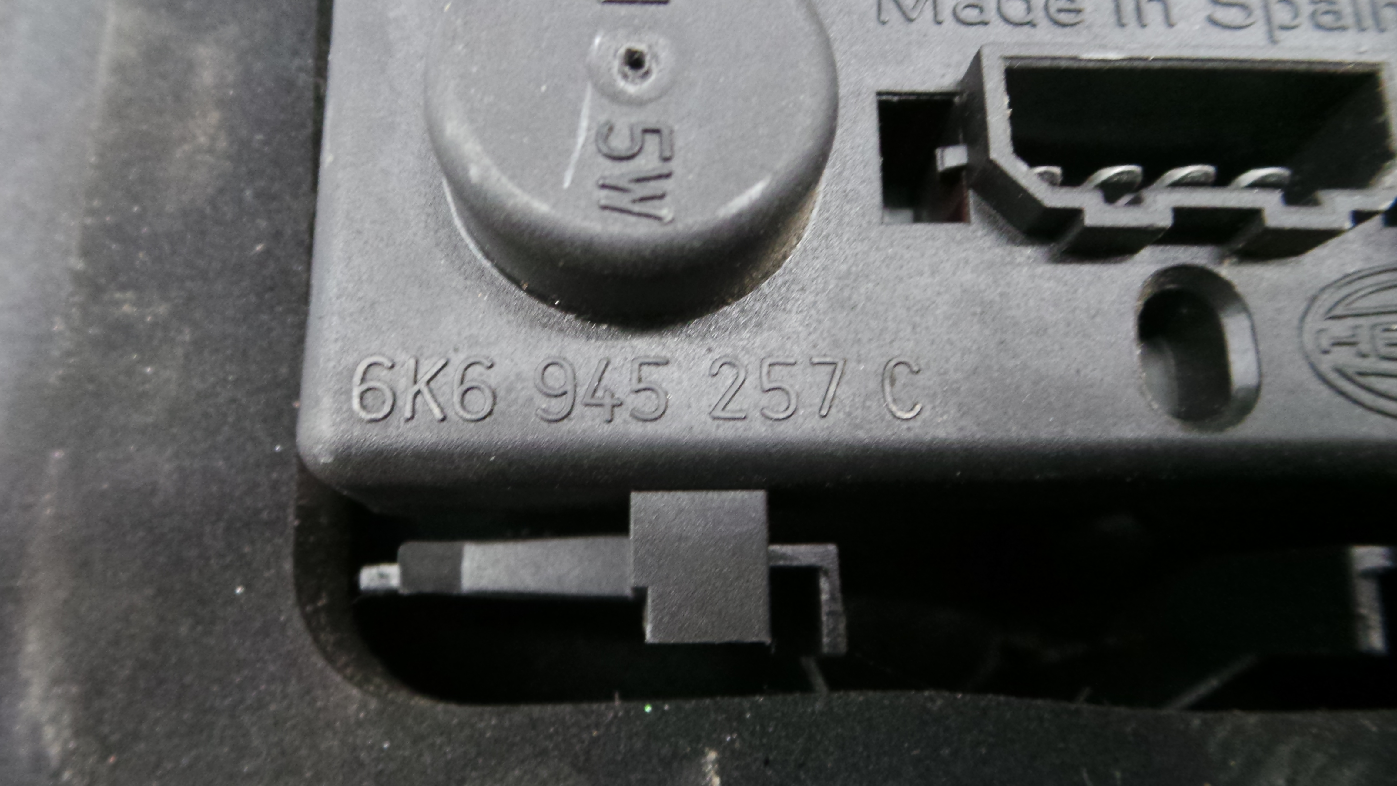 Farolim Stop Esq 6K6945095J - SEAT IBIZA II (6K1), IBIZA Mk II (6K1)-35179046