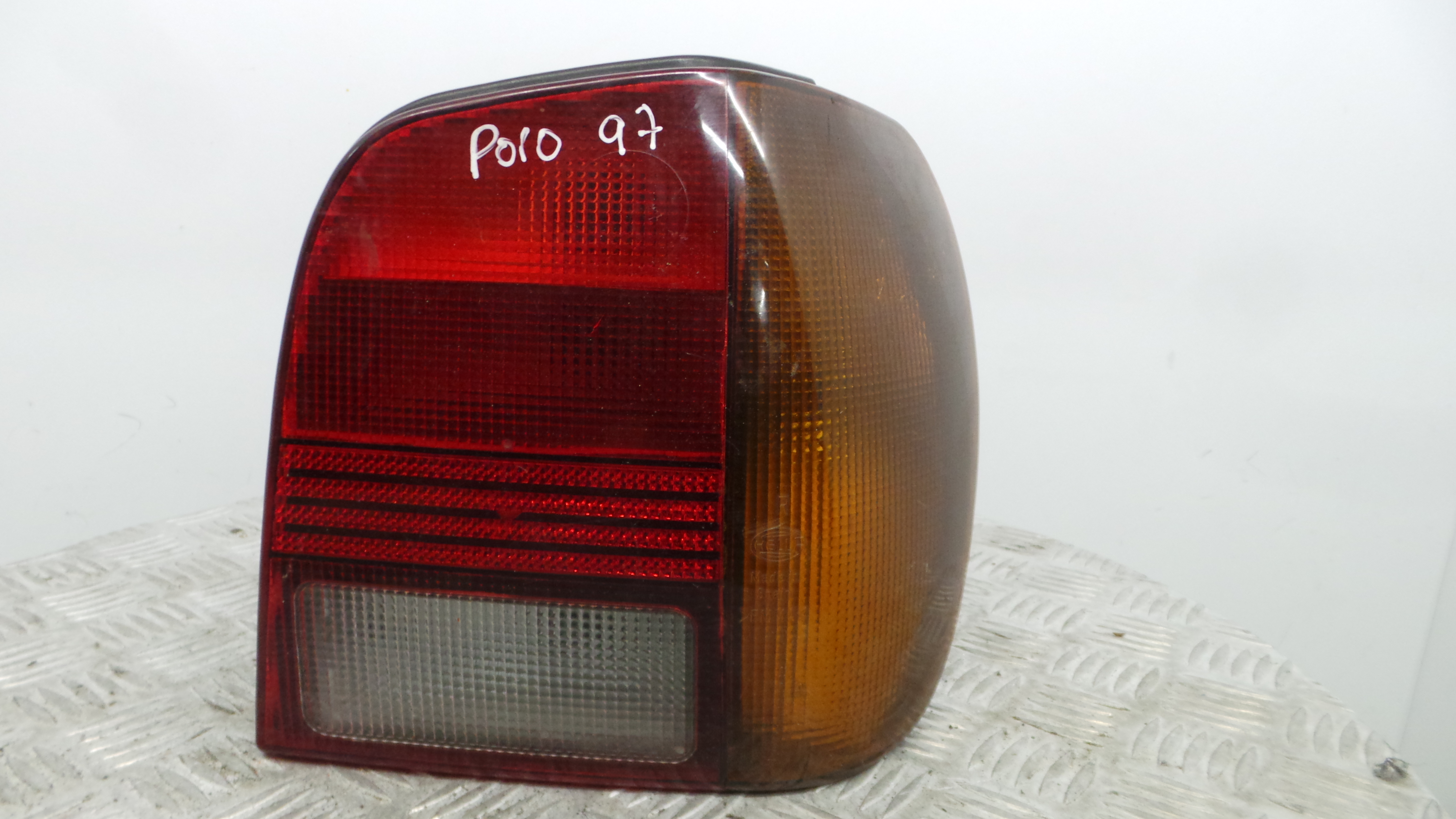 Farolim Stop Dto 6N0945096B - VW POLO III (6N1)-35183944 Farolim Stop Dto 6N0945096B - VW POLO III (6N1)-35183944