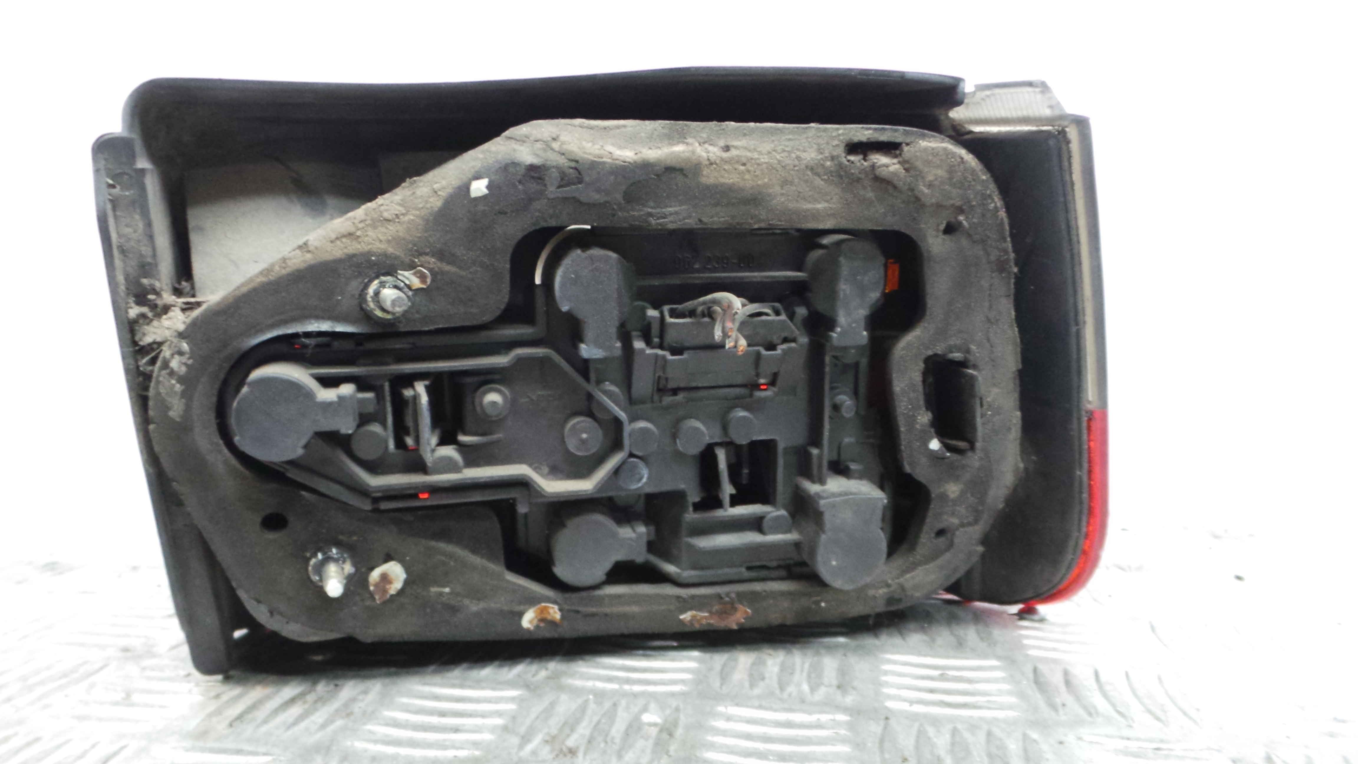 Farolim Stop Esq 6K6945111E - SEAT IBIZA II (6K1), IBIZA Mk II (6K1)-35184208