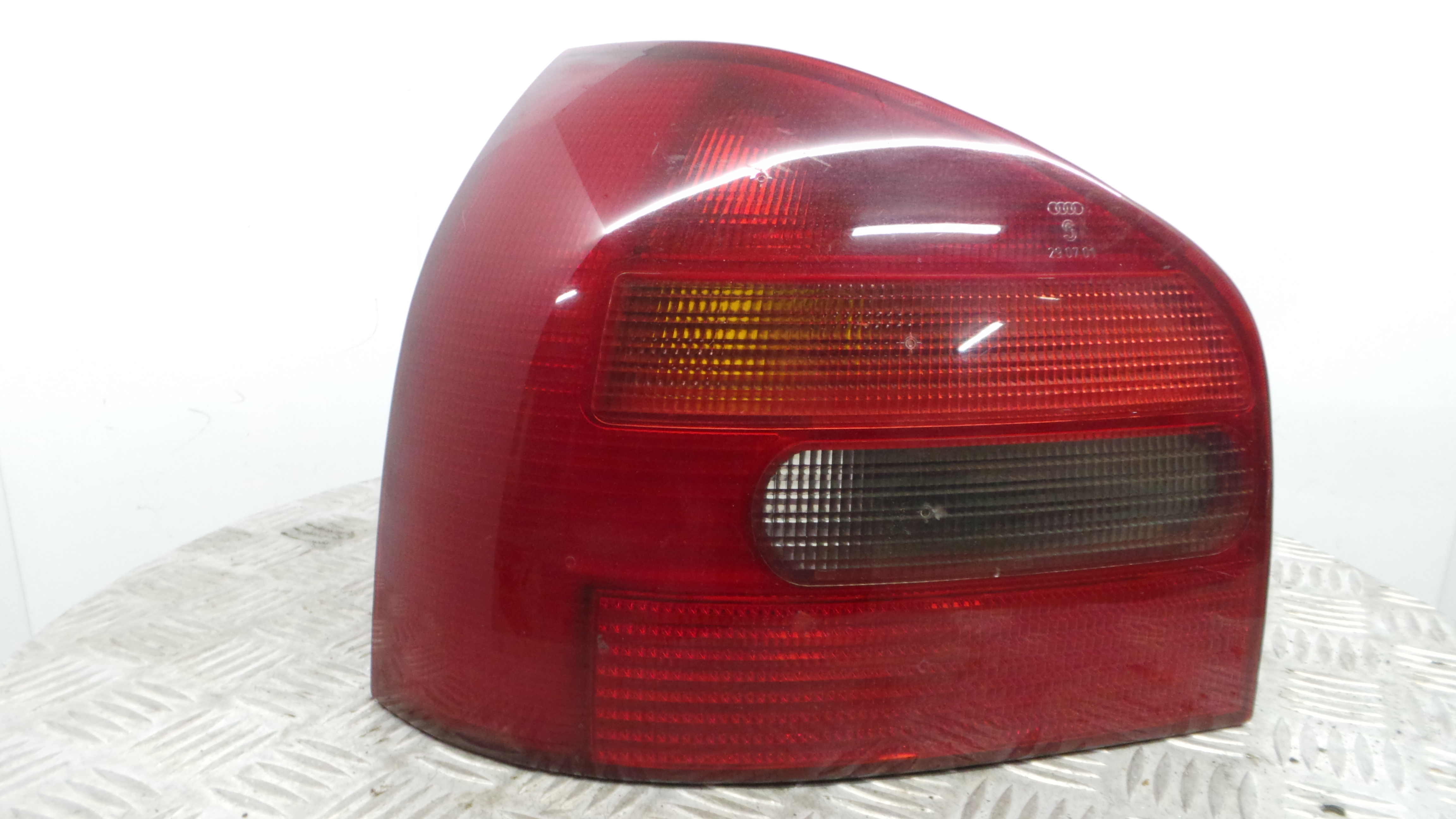 Farolim Stop Esq 8L0945095A - AUDI A3 (8L1)-35188816 Farolim Stop Esq 8L0945095A - AUDI A3 (8L1)-35188816