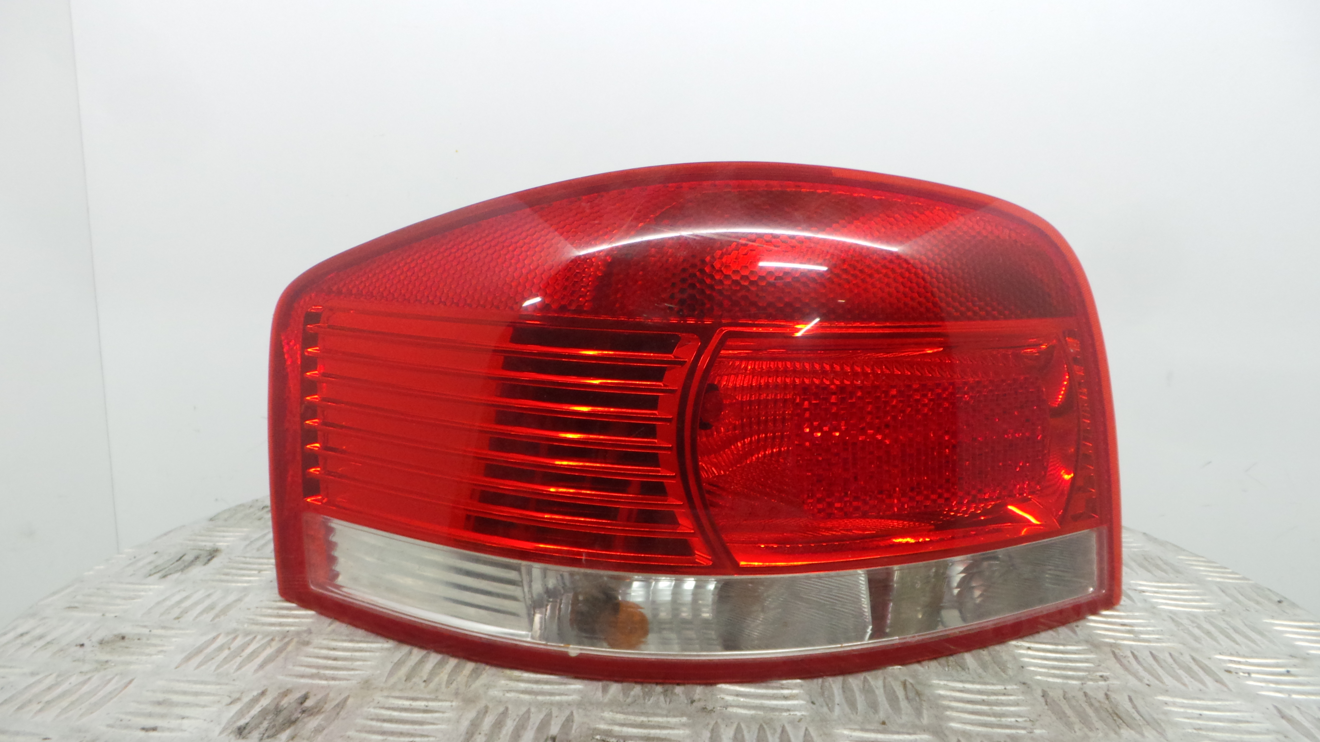 Farolim Stop Esq 8P0945095 - AUDI A3 (8L1)-35189309 Farolim Stop Esq 8P0945095 - AUDI A3 (8L1)-35189309