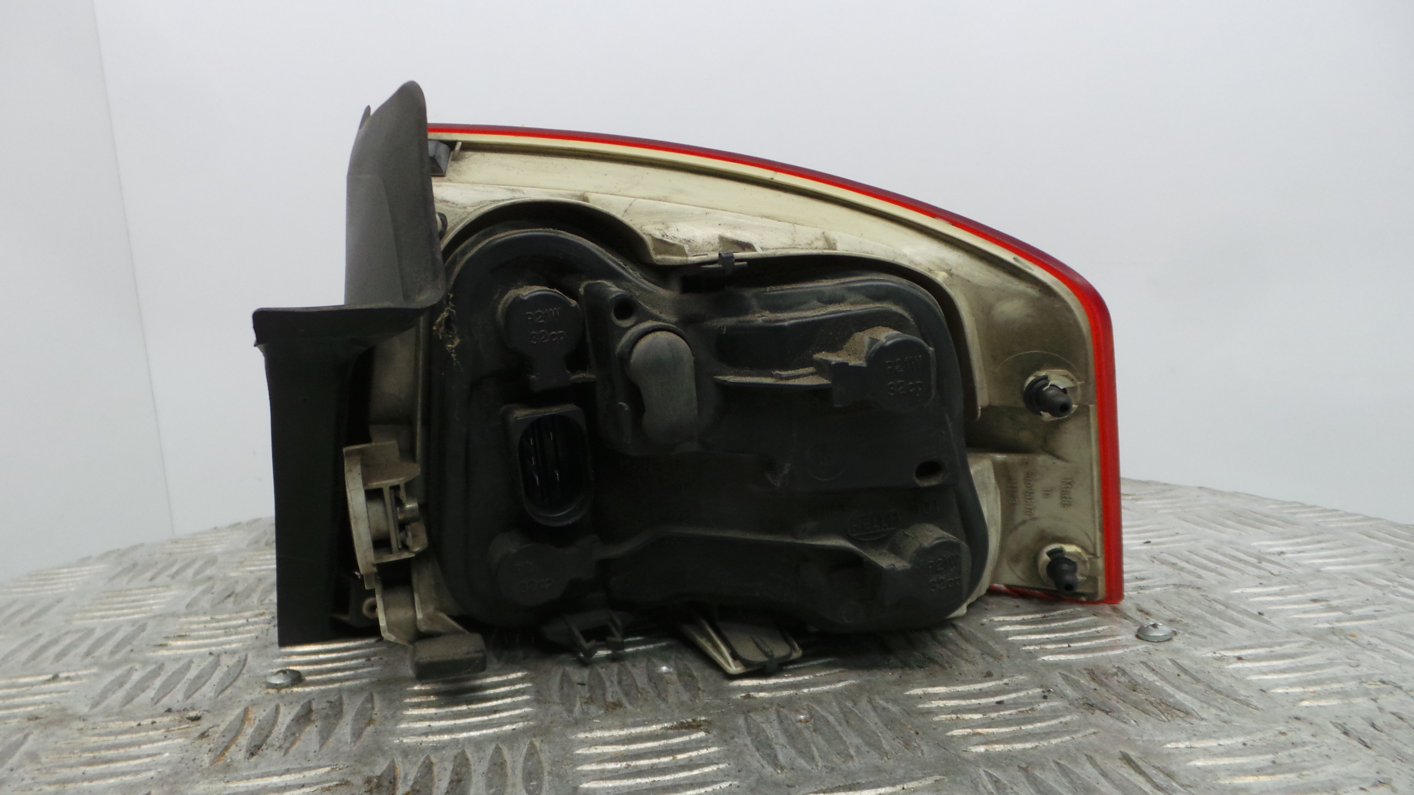 Farolim Stop Esq 8E5945095 - AUDI A4 B7 (8EC)-35189477