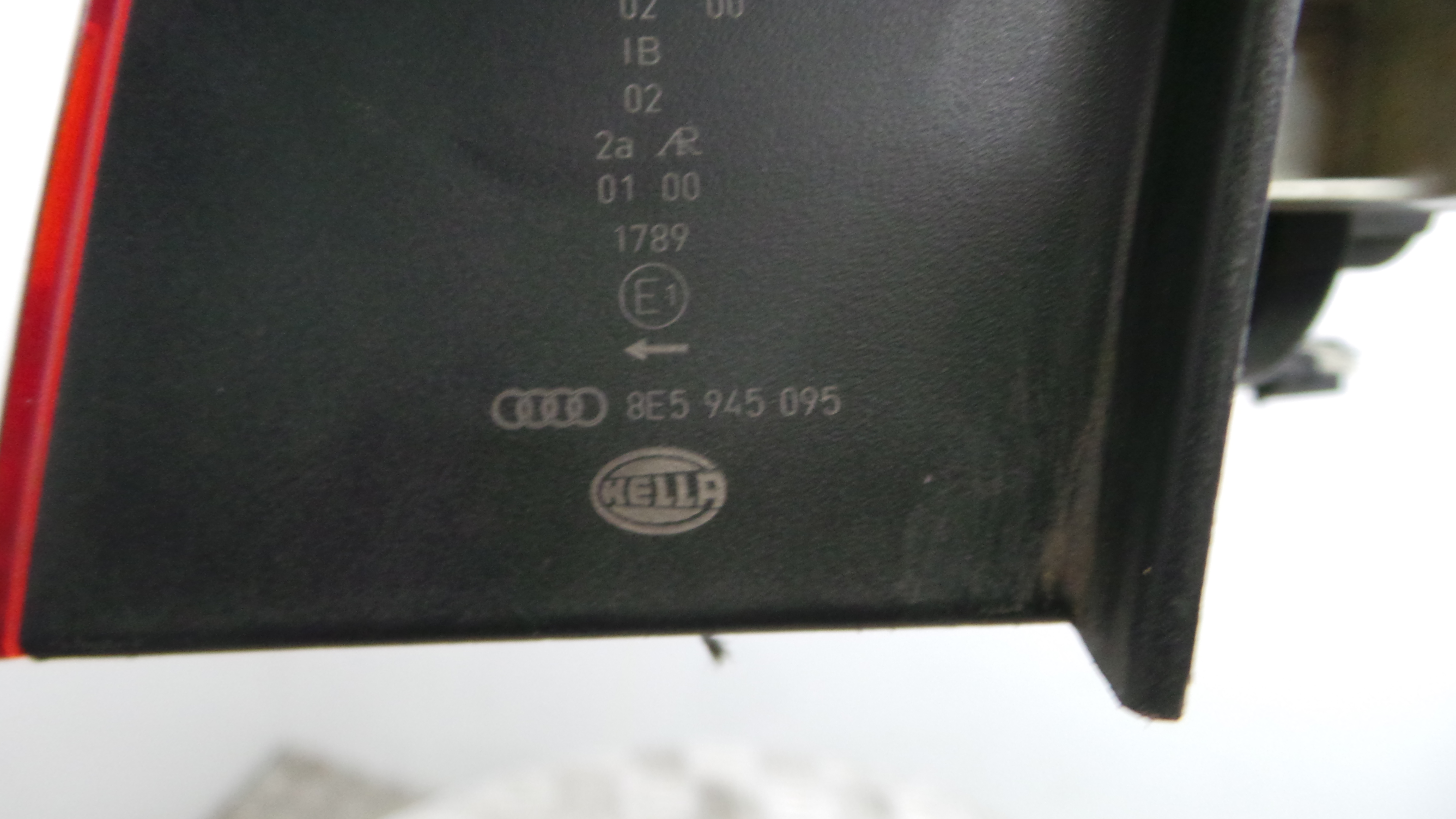 Farolim Stop Esq 8E5945095 - AUDI A4 B7 (8EC)-35189477
