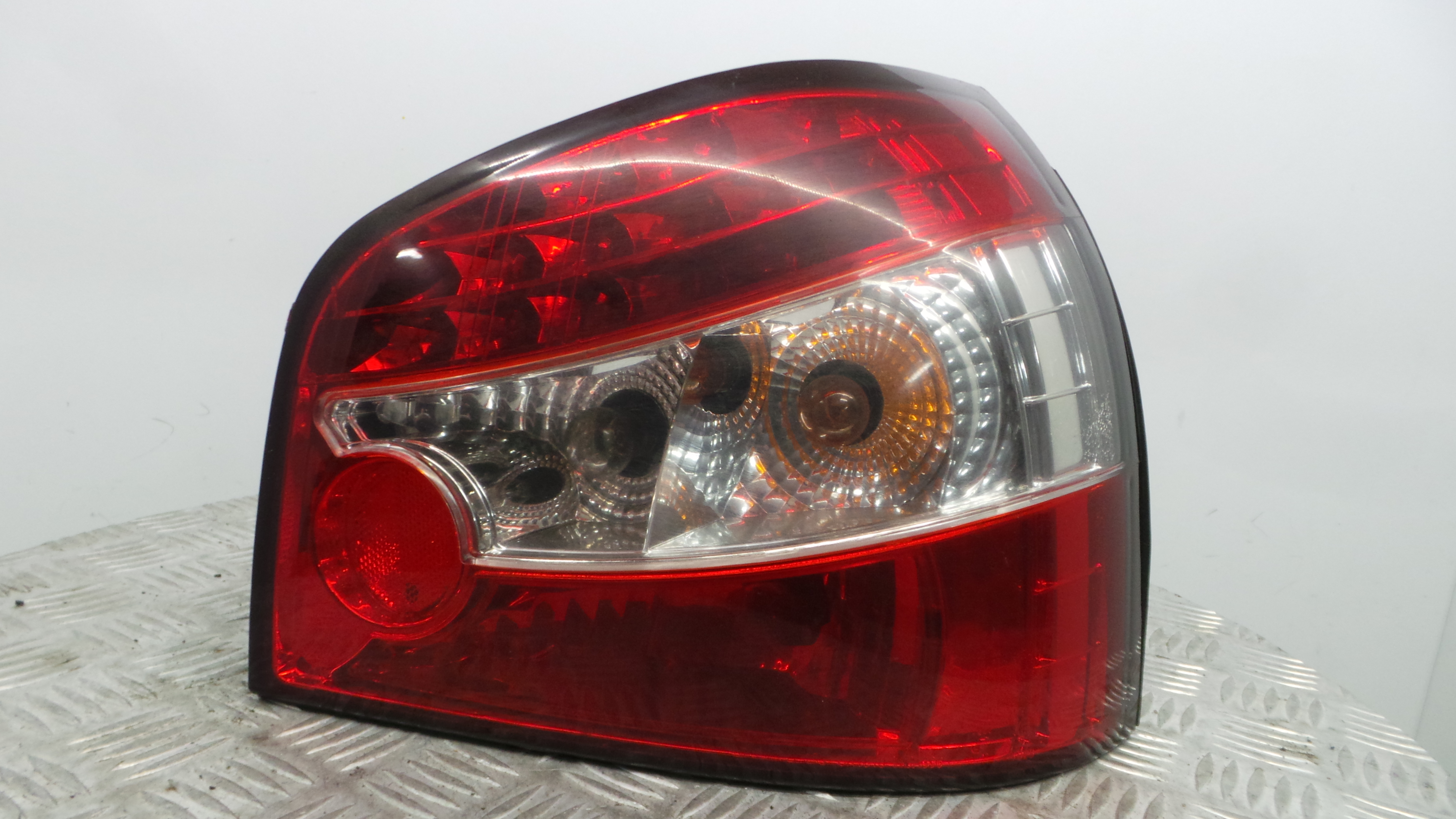 Farolim Stop Dto SK1610-ADA396 - AUDI A3 (8L1)-35190425 Farolim Stop Dto SK1610-ADA396 - AUDI A3 (8L1)-35190425